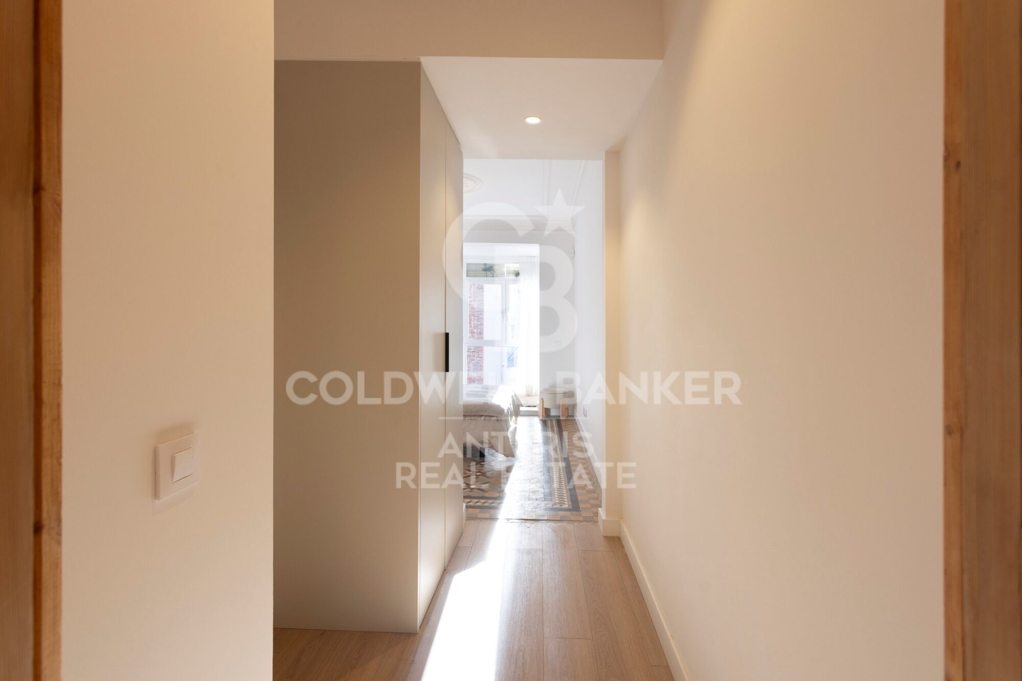 Fully renovated top floor apartment in Quadrat d'or