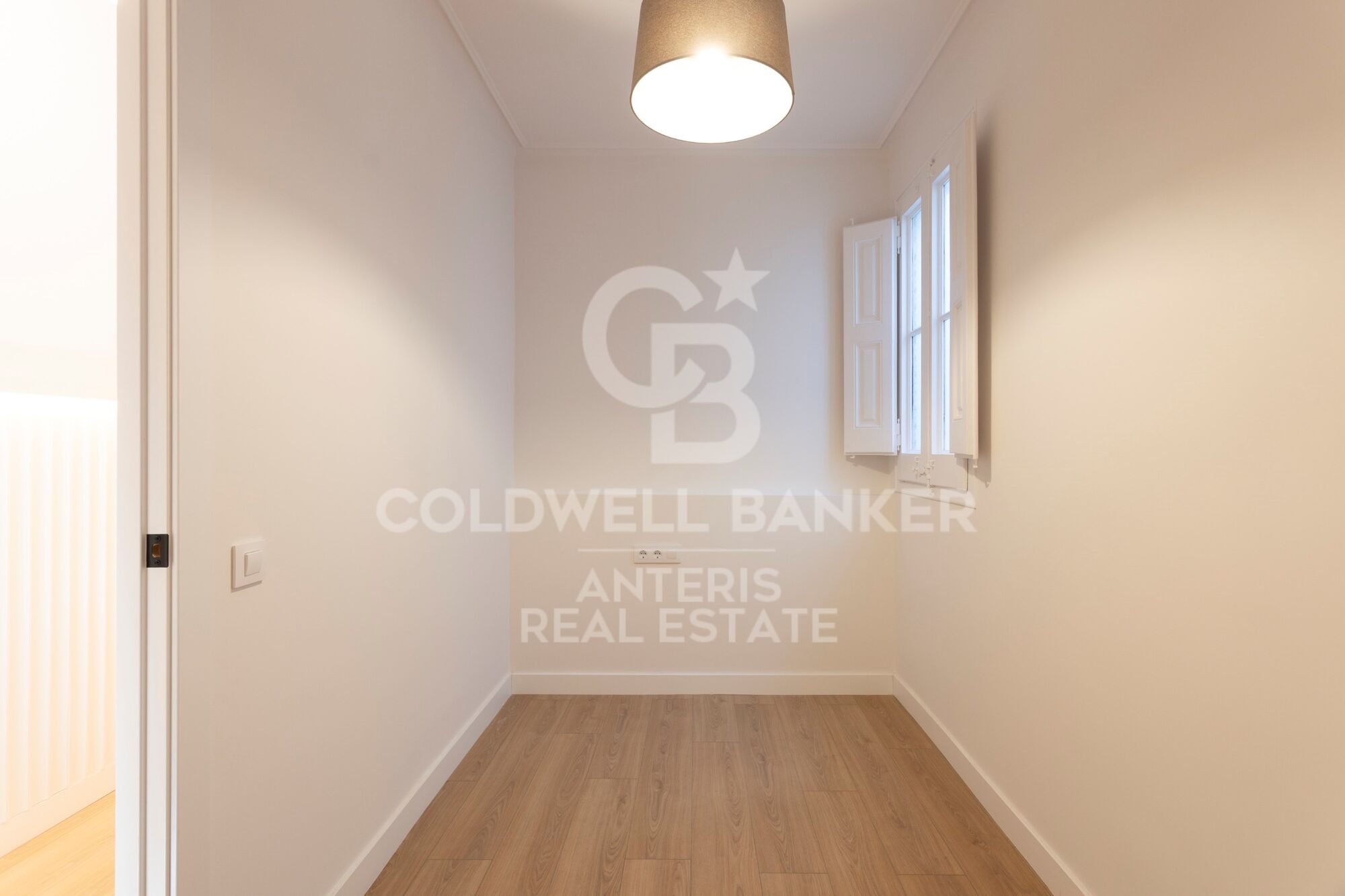 Fully renovated top floor apartment in Quadrat d'or