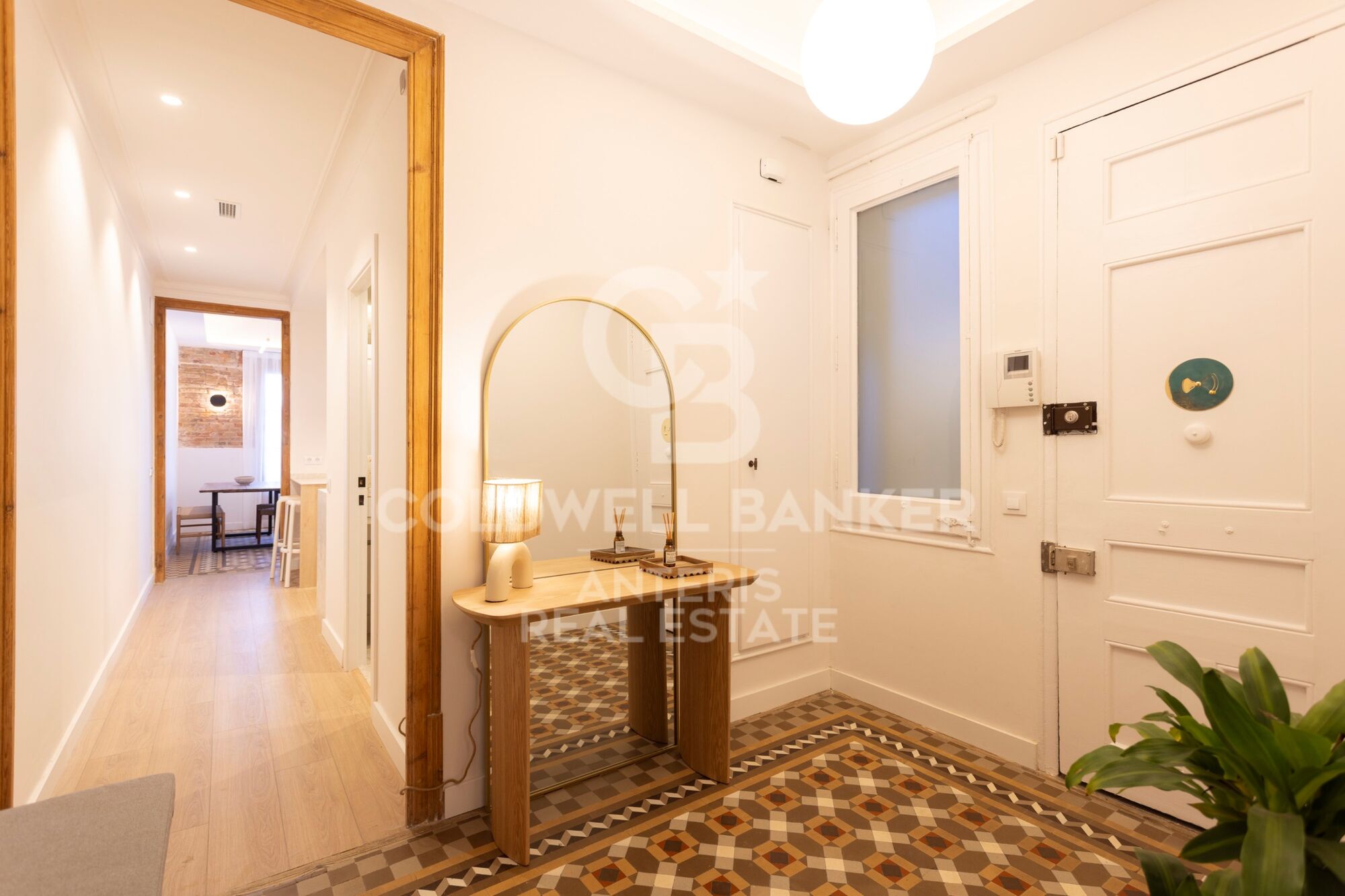 Fully renovated top floor apartment in Quadrat d'or