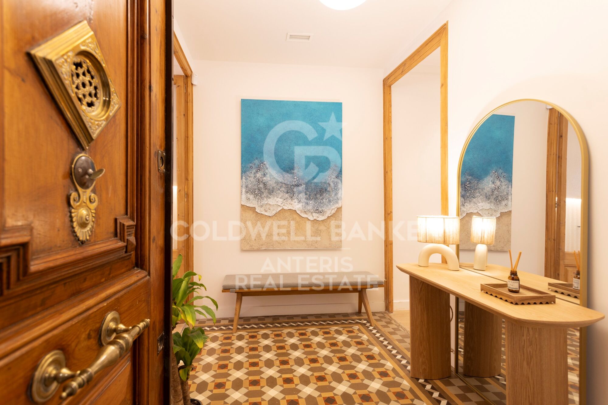 Fully renovated top floor apartment in Quadrat d'or