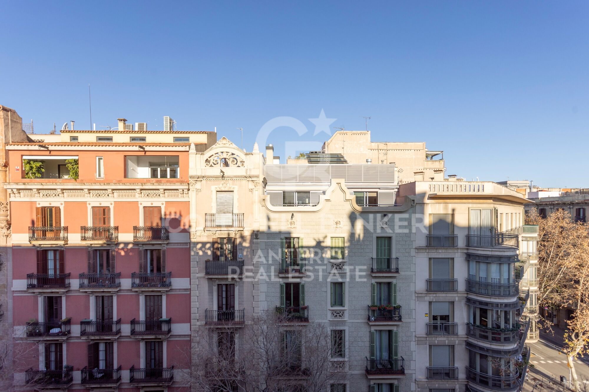 Fully renovated top floor apartment in Quadrat d'or