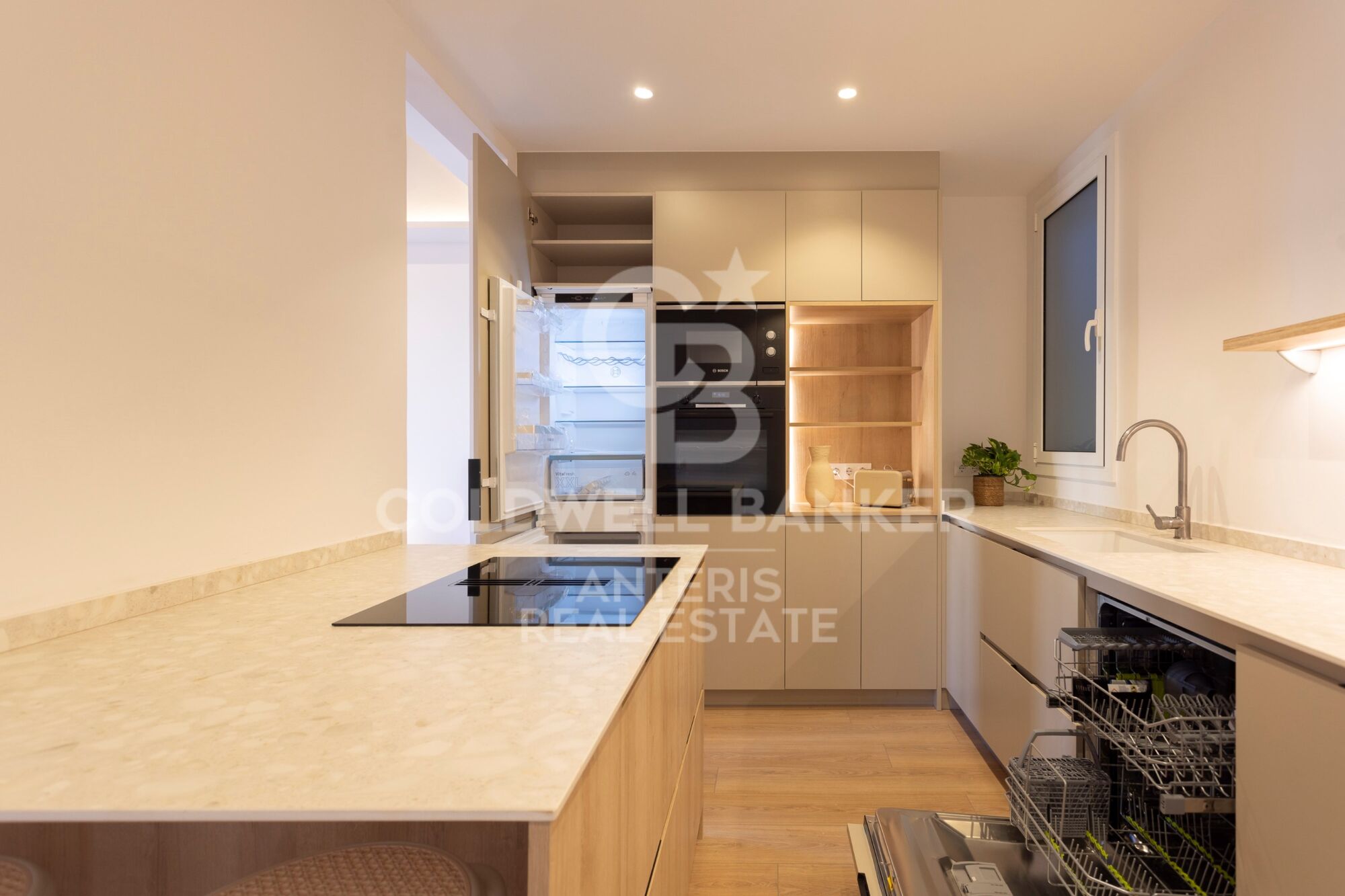 Fully renovated top floor apartment in Quadrat d'or