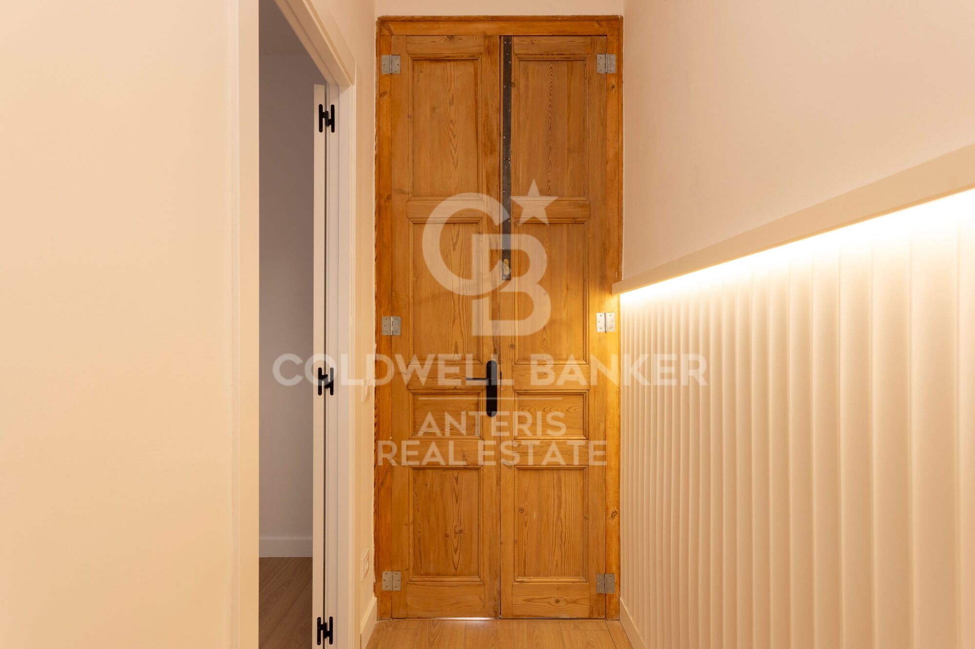 Fully renovated top floor apartment in Quadrat d'or