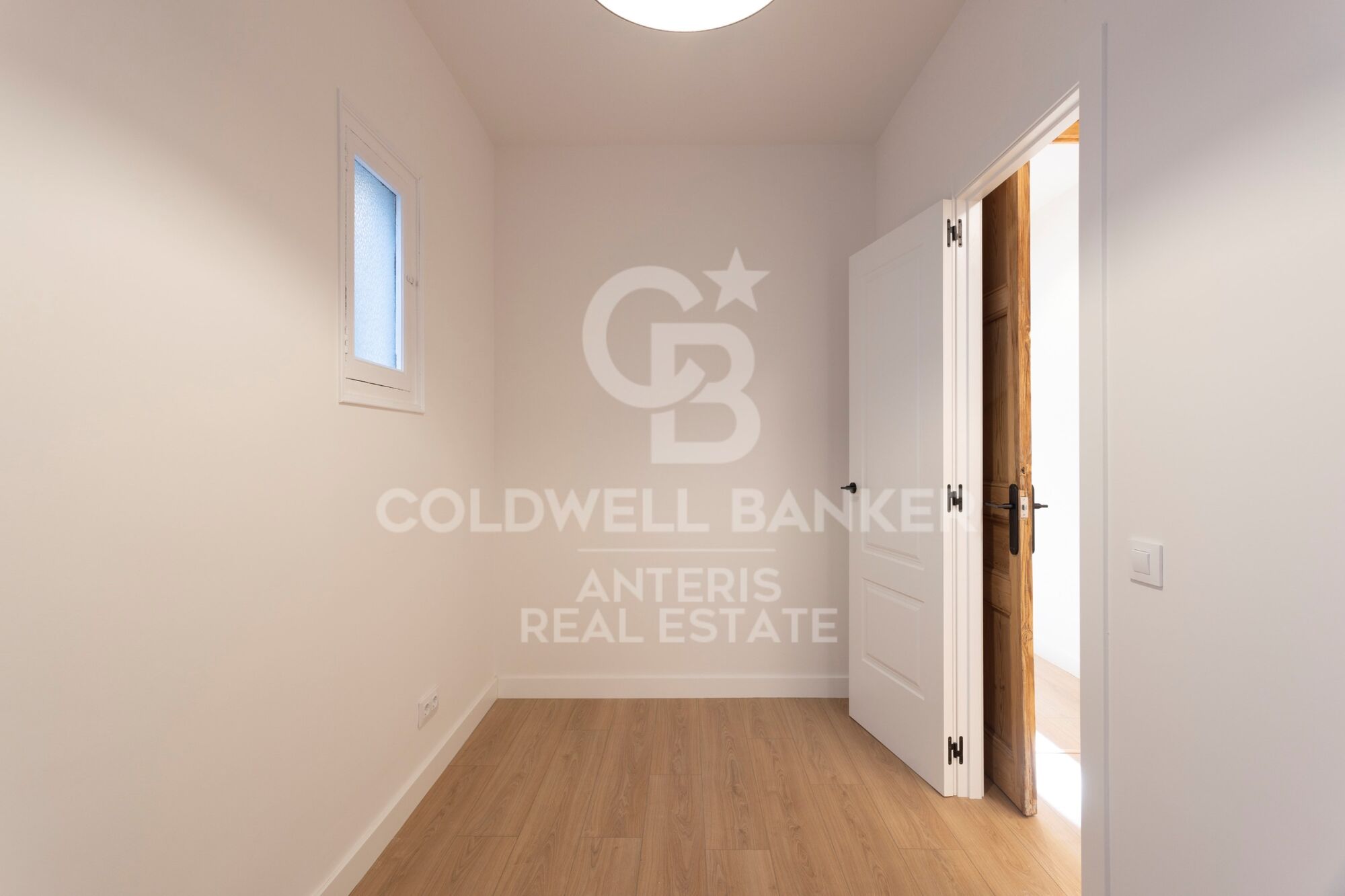 Fully renovated top floor apartment in Quadrat d'or