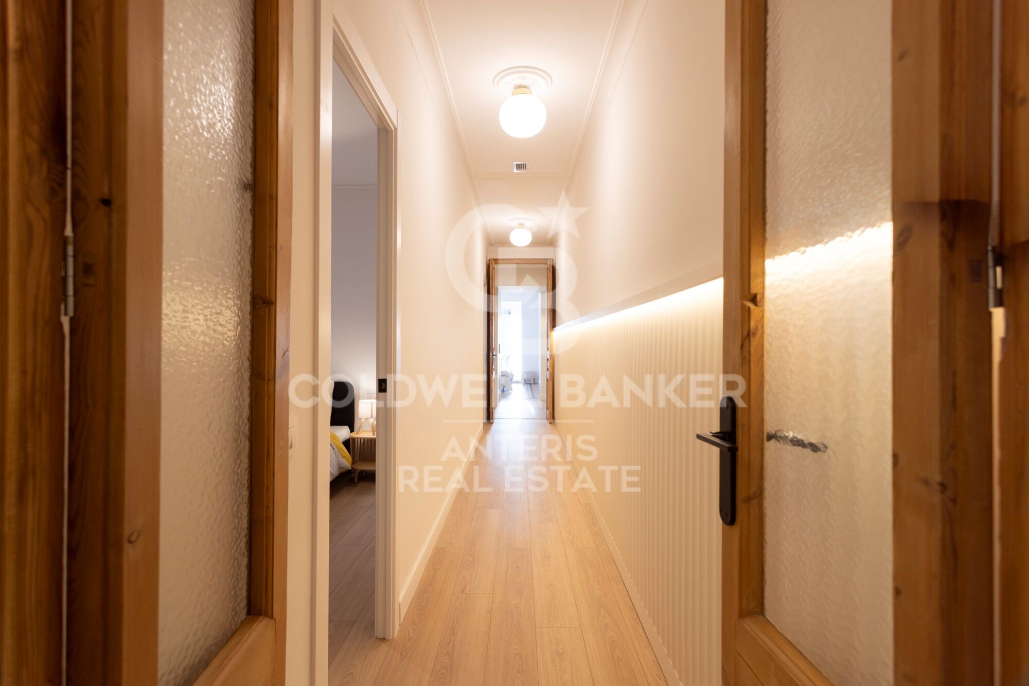 Fully renovated top floor apartment in Quadrat d'or