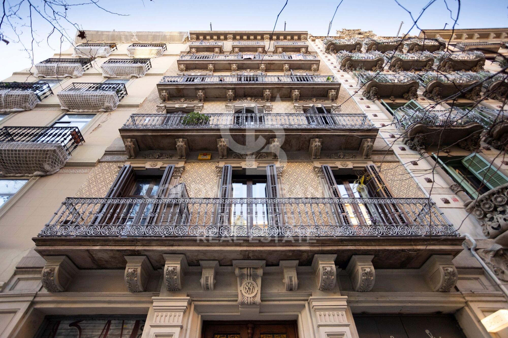Fully renovated top floor apartment in Quadrat d'or