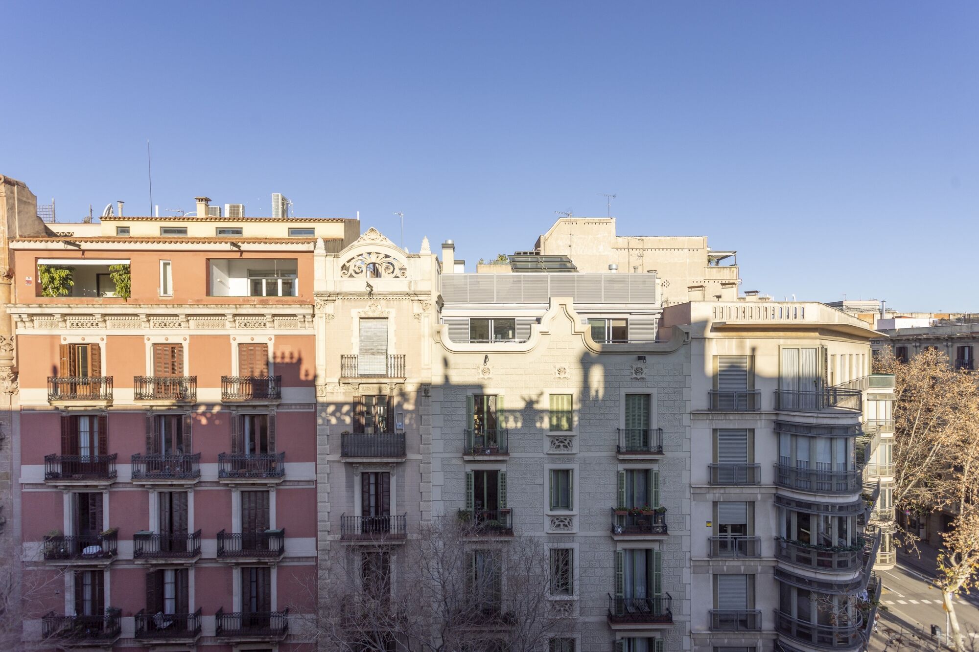 Fully renovated top floor apartment in Quadrat d'or