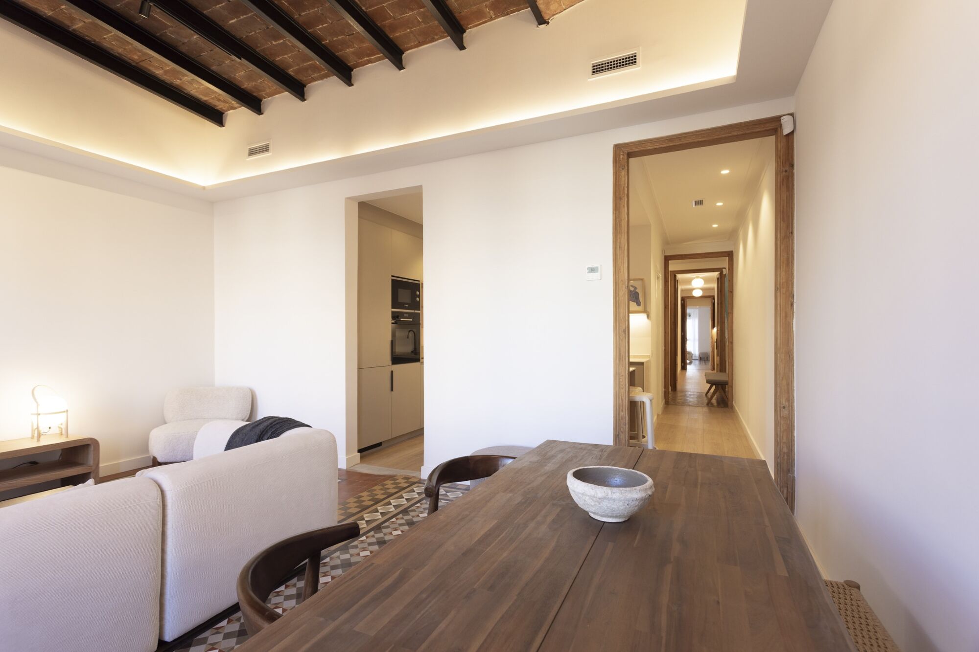 Fully renovated top floor apartment in Quadrat d'or