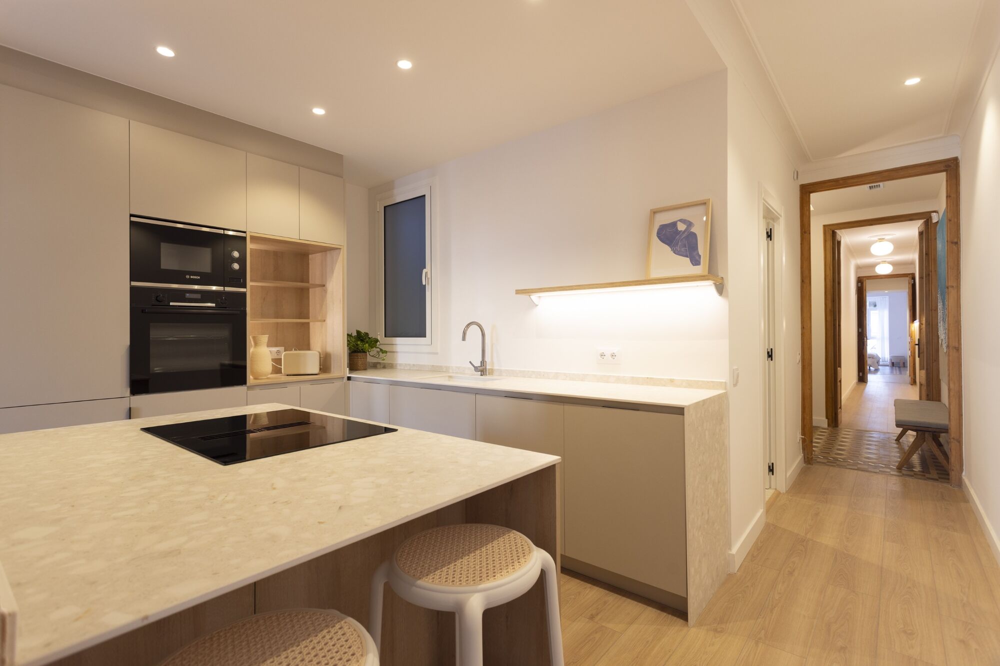 Fully renovated top floor apartment in Quadrat d'or