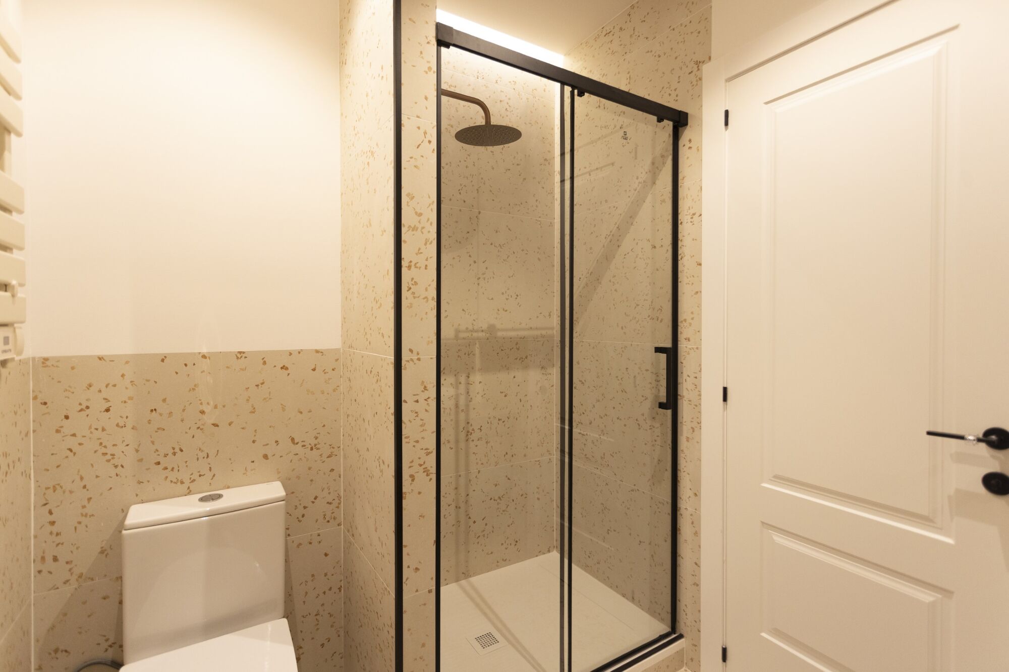 Fully renovated top floor apartment in Quadrat d'or