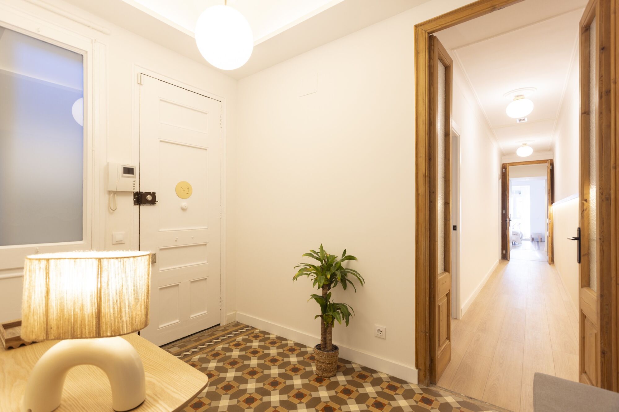 Fully renovated top floor apartment in Quadrat d'or