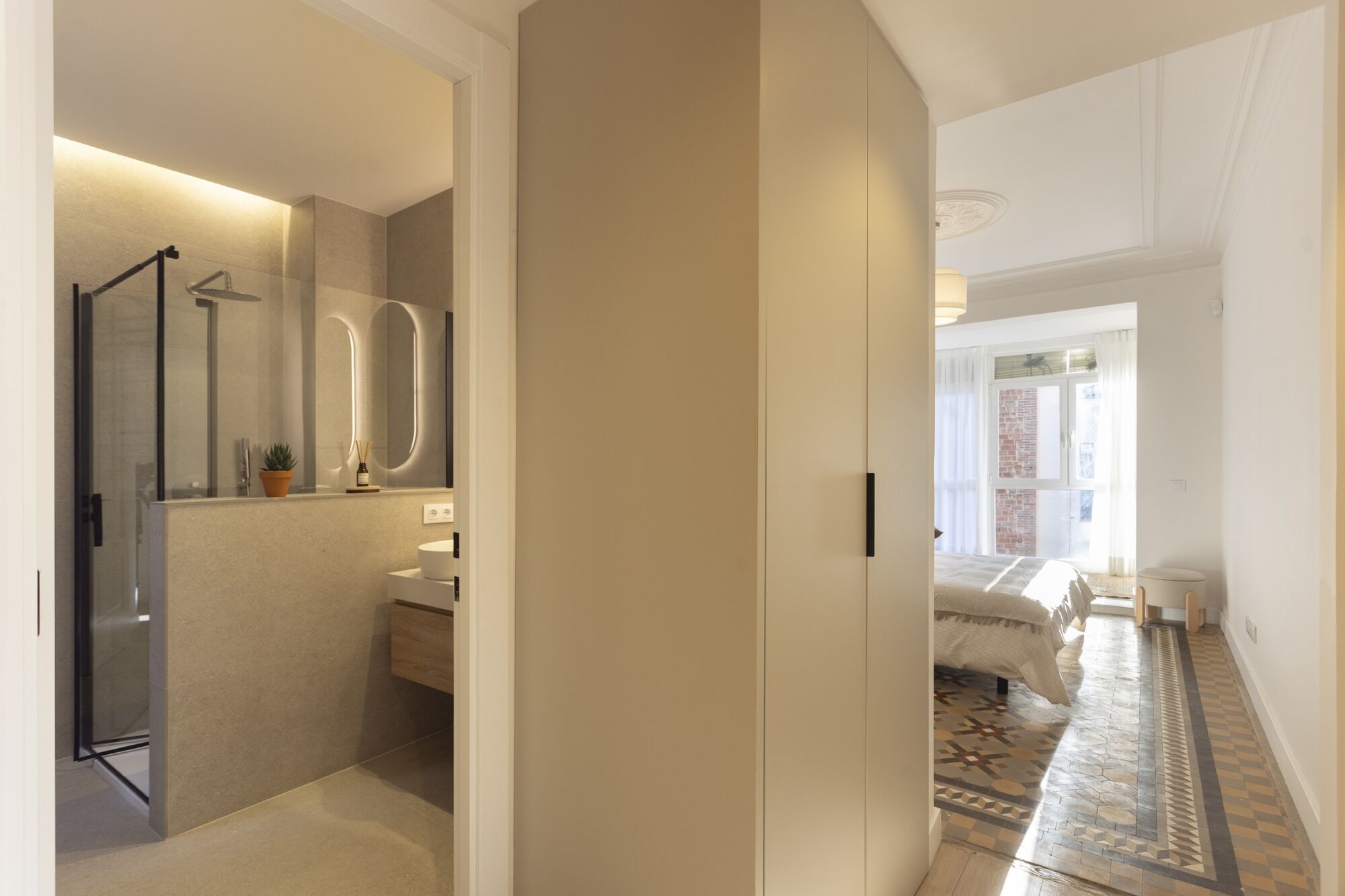 Fully renovated top floor apartment in Quadrat d'or