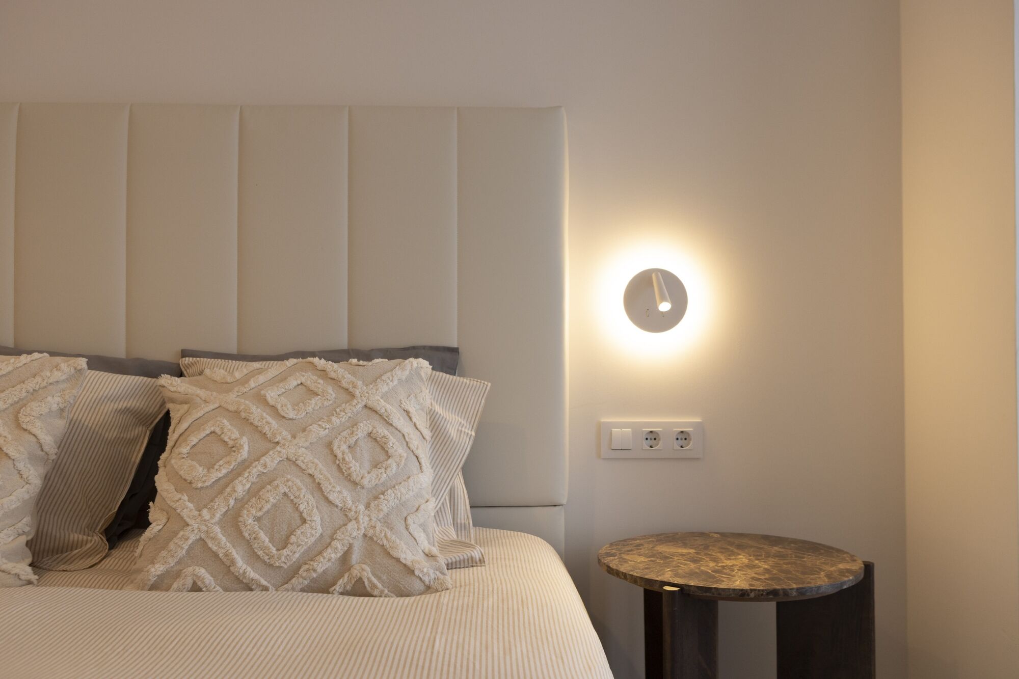 Fully renovated top floor apartment in Quadrat d'or