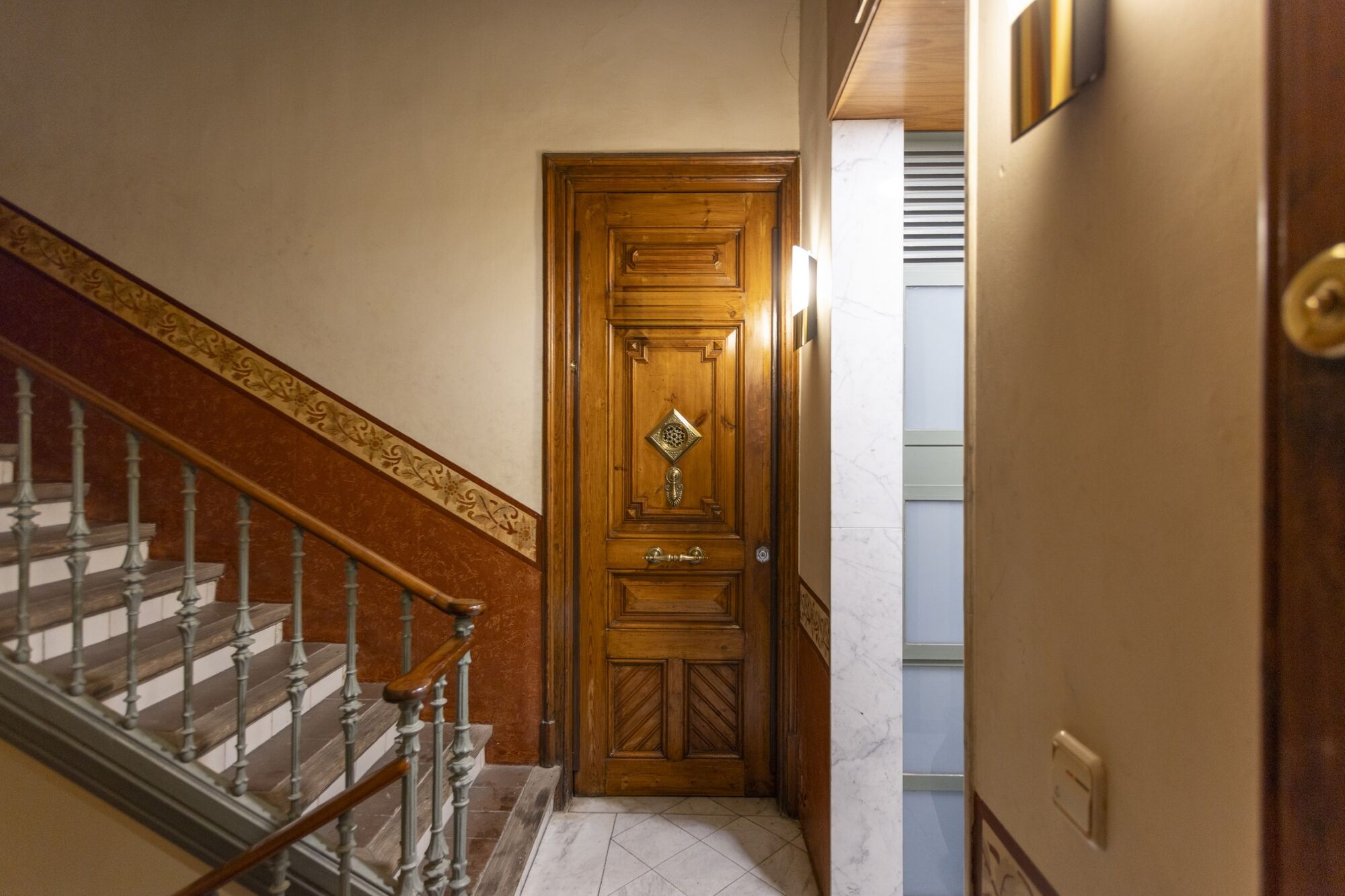 Fully renovated top floor apartment in Quadrat d'or