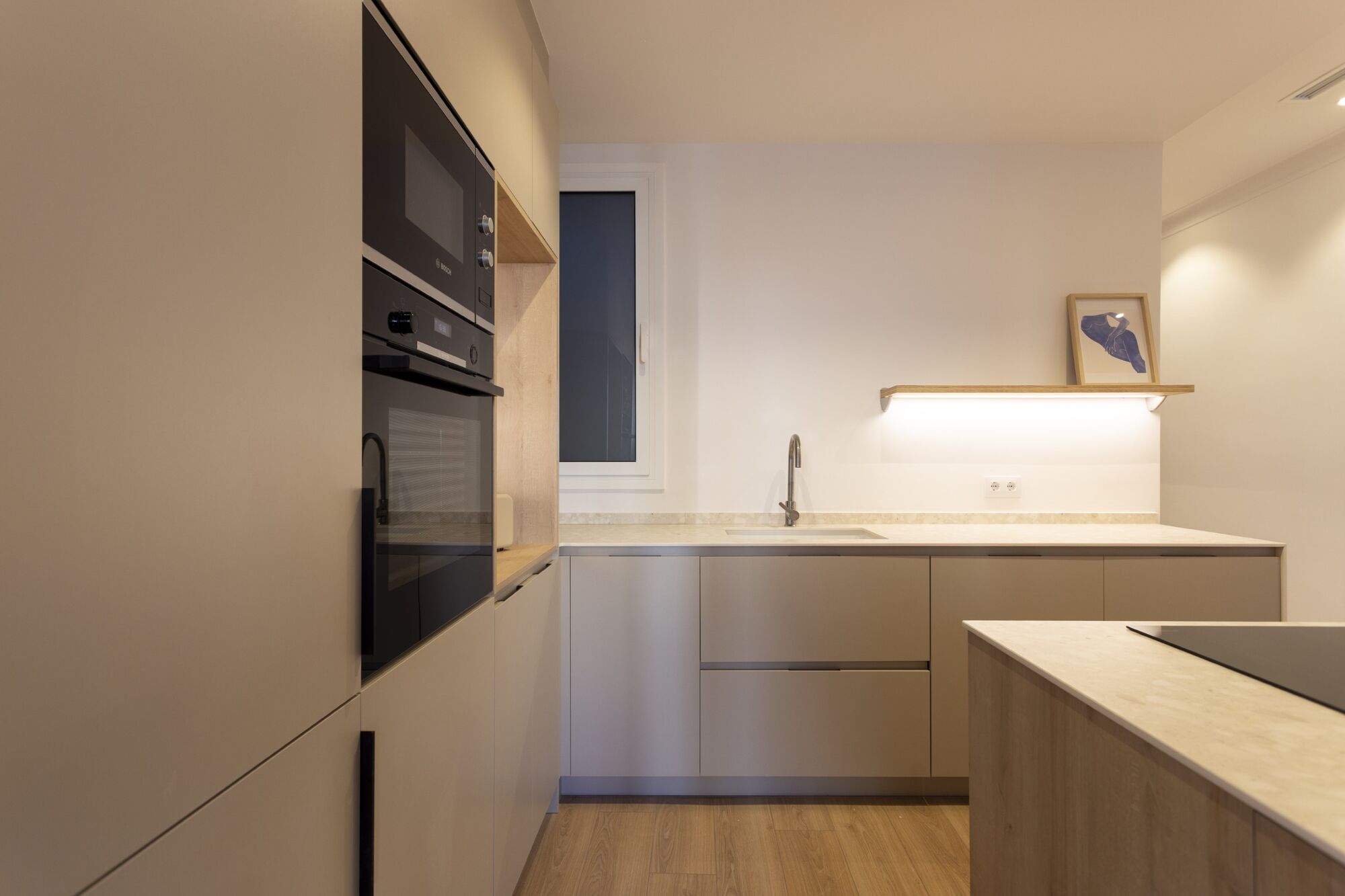 Fully renovated top floor apartment in Quadrat d'or