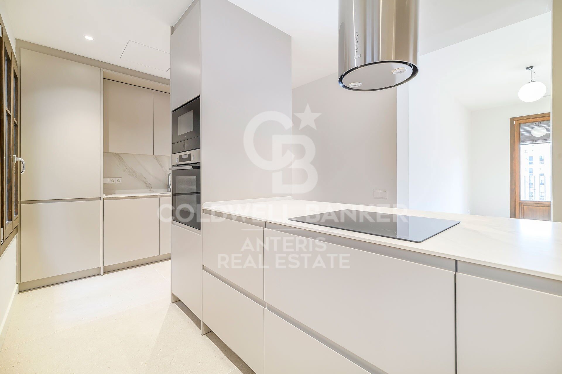 Ático con terraza en ubicación prime junto al Paseo de Gracia