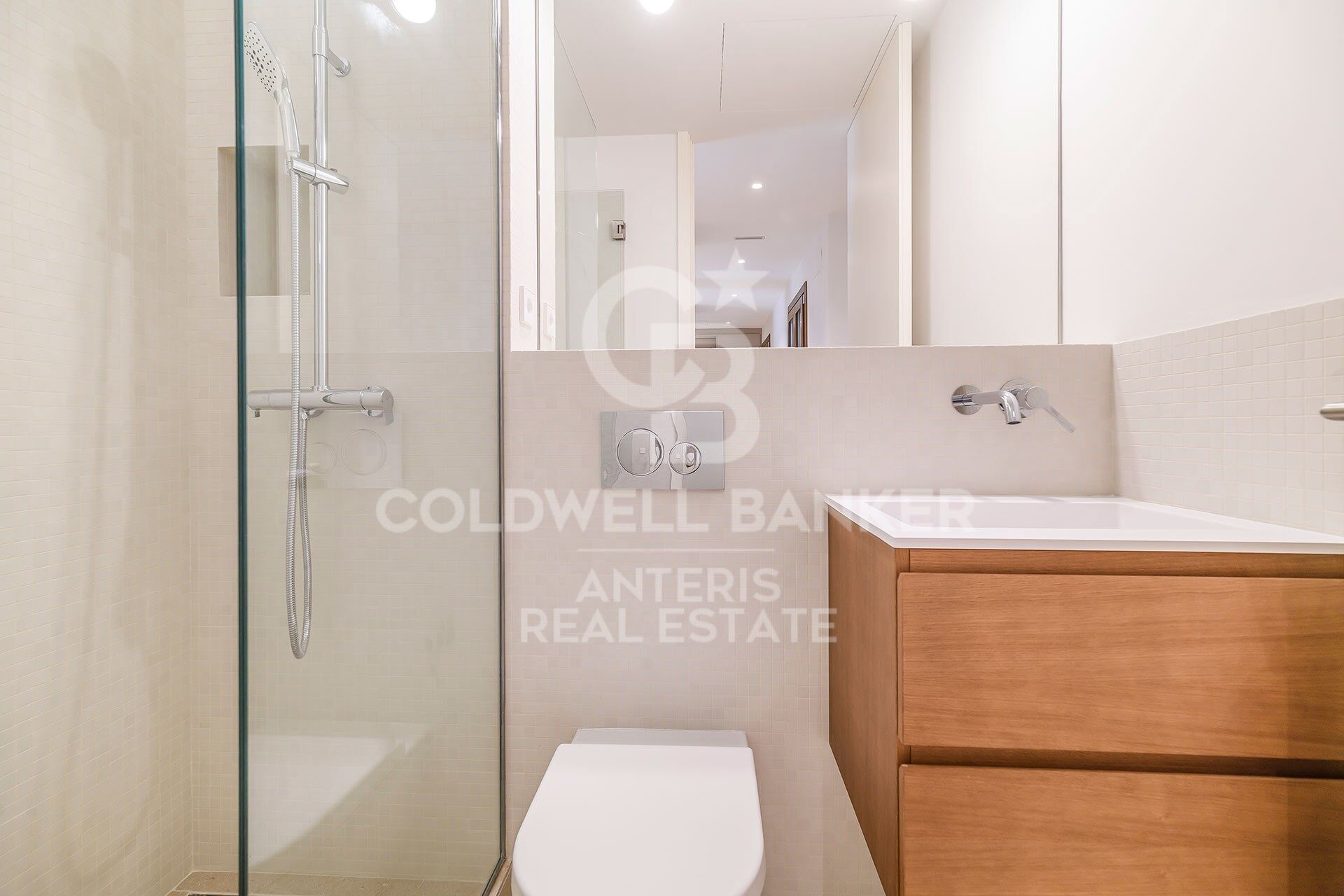 Penthouse with terrace in prime location next to Paseo de Gracia