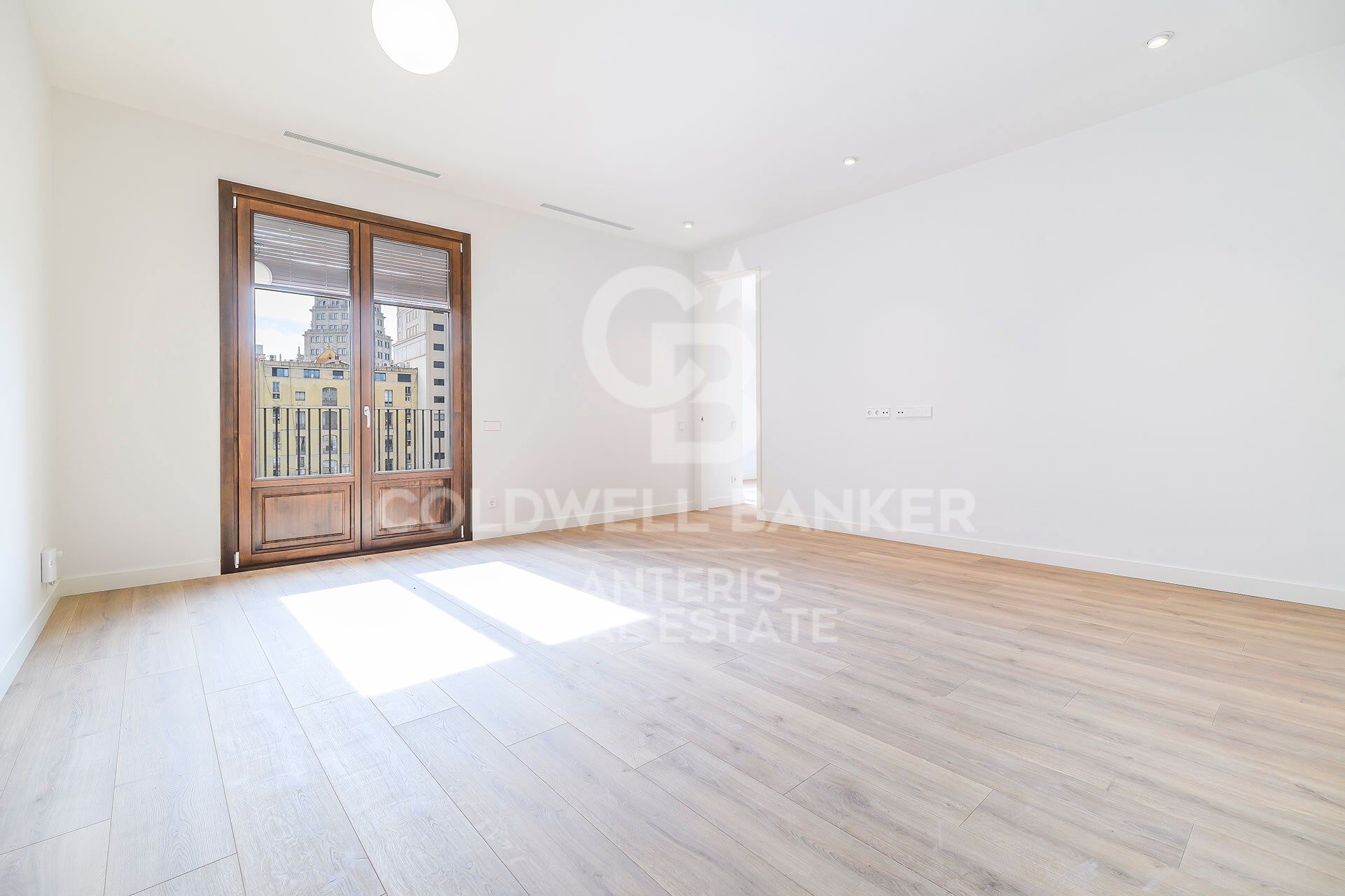 Ático con terraza en ubicación prime junto al Paseo de Gracia