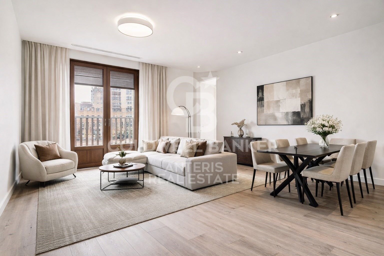 Penthouse with terrace in prime location next to Paseo de Gracia