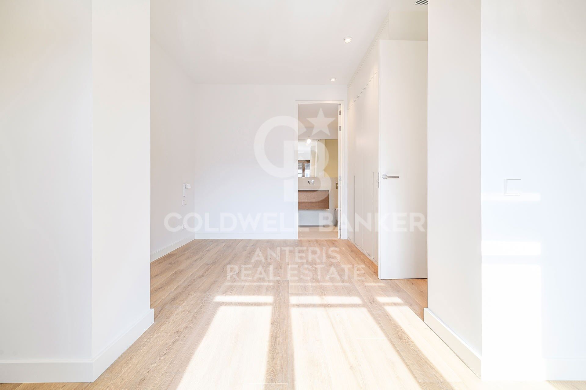 Penthouse with terrace in prime location next to Paseo de Gracia