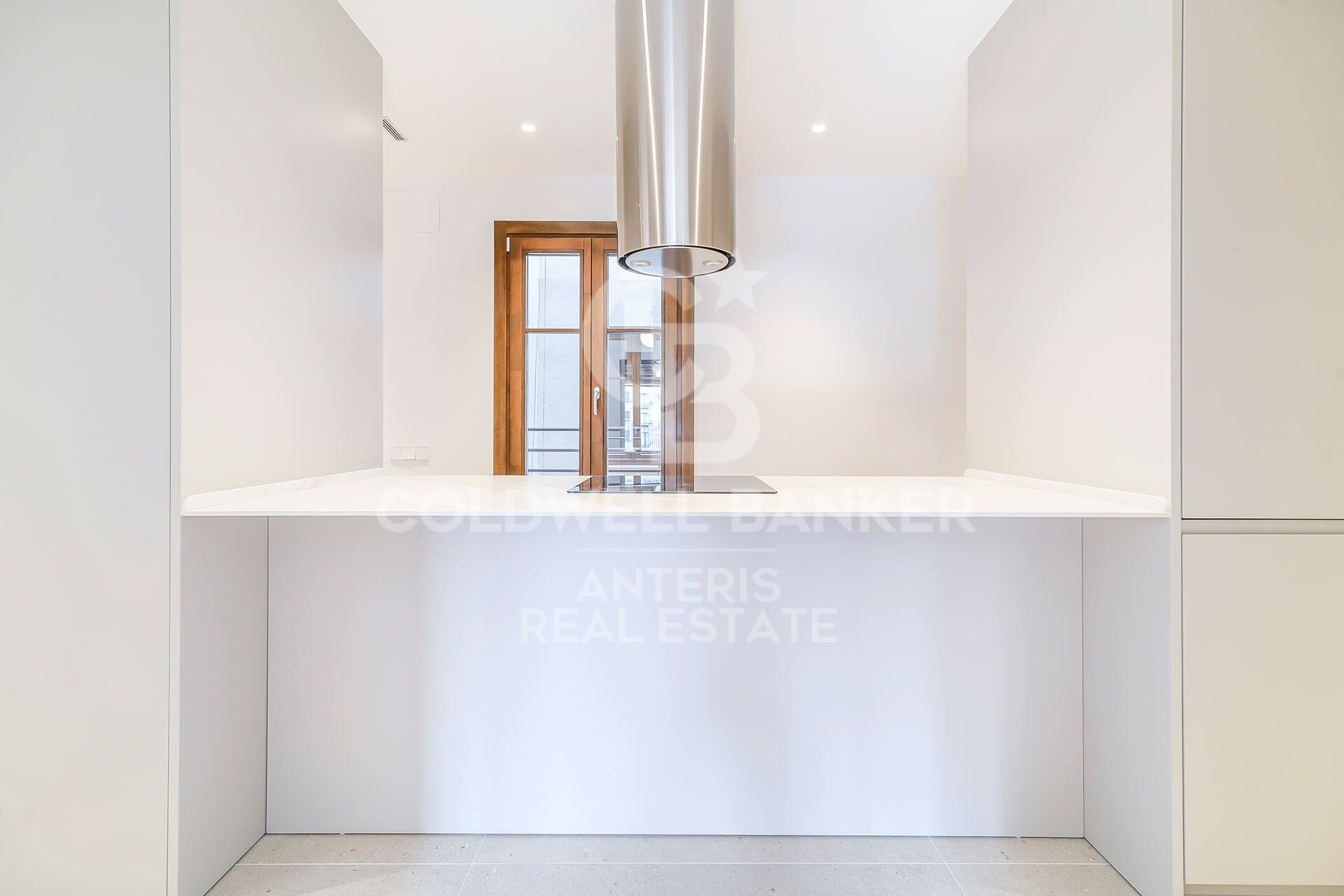 Penthouse with terrace in prime location next to Paseo de Gracia