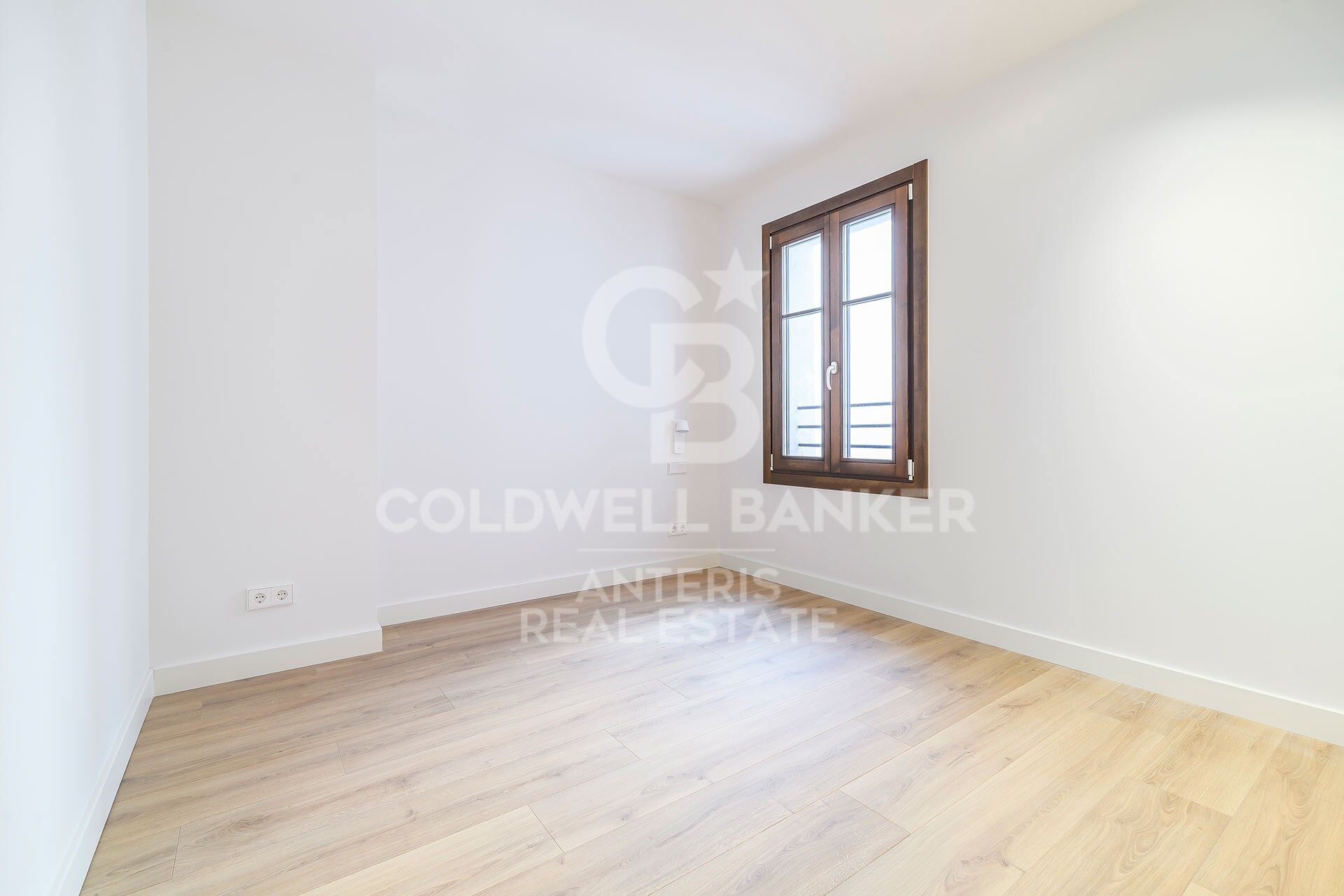 Penthouse with terrace in prime location next to Paseo de Gracia