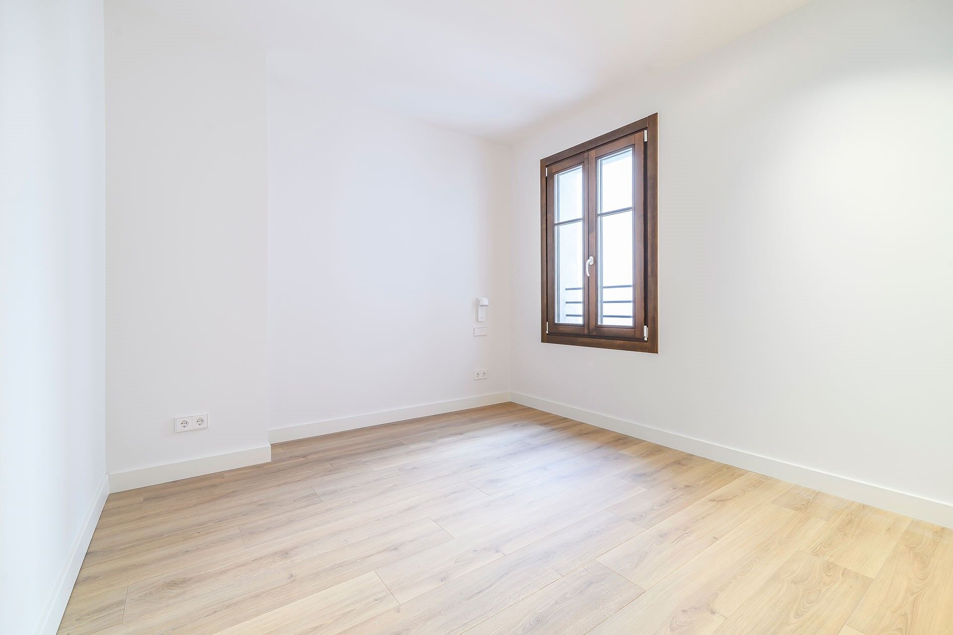 Penthouse with terrace in prime location next to Paseo de Gracia