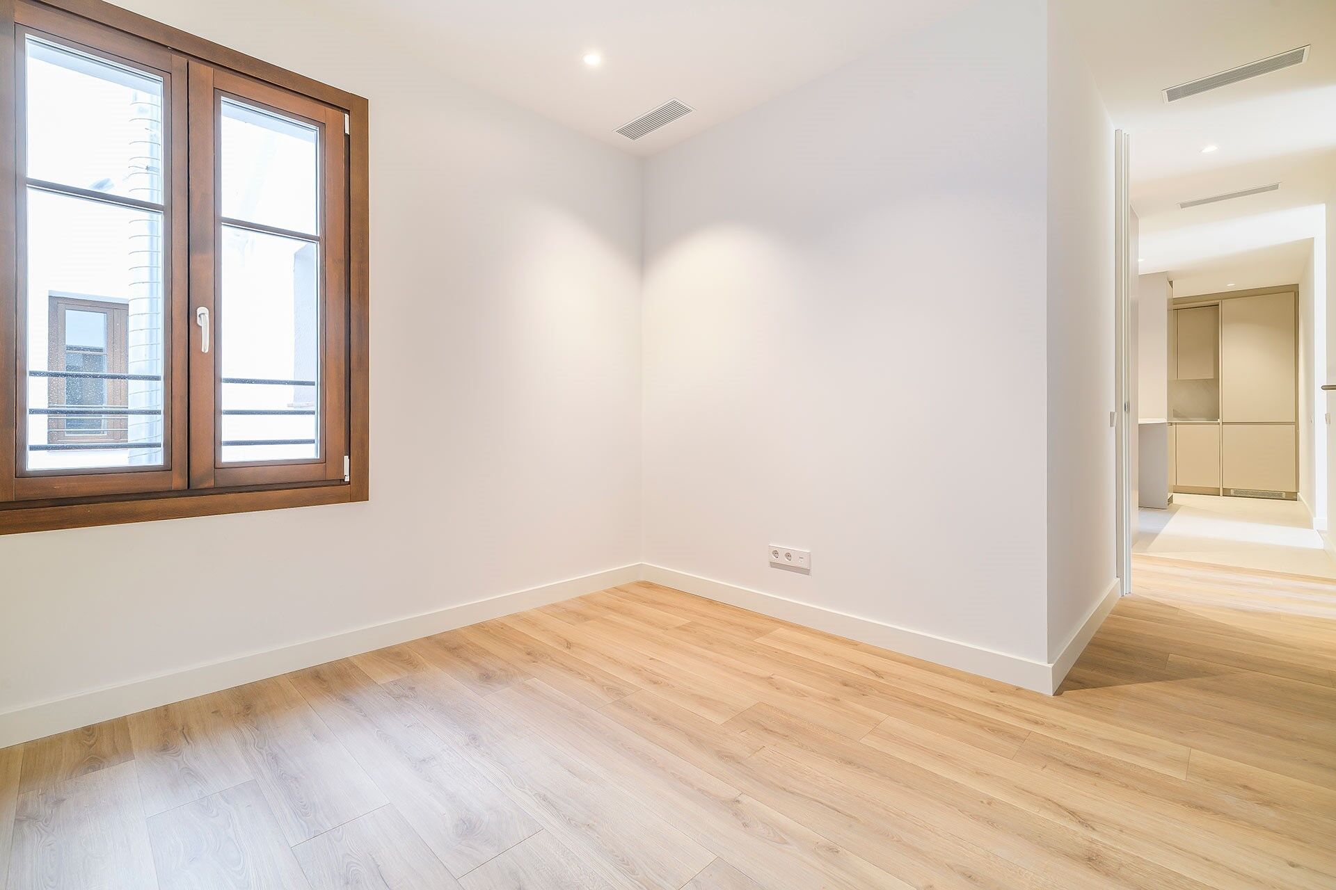 Penthouse with terrace in prime location next to Paseo de Gracia