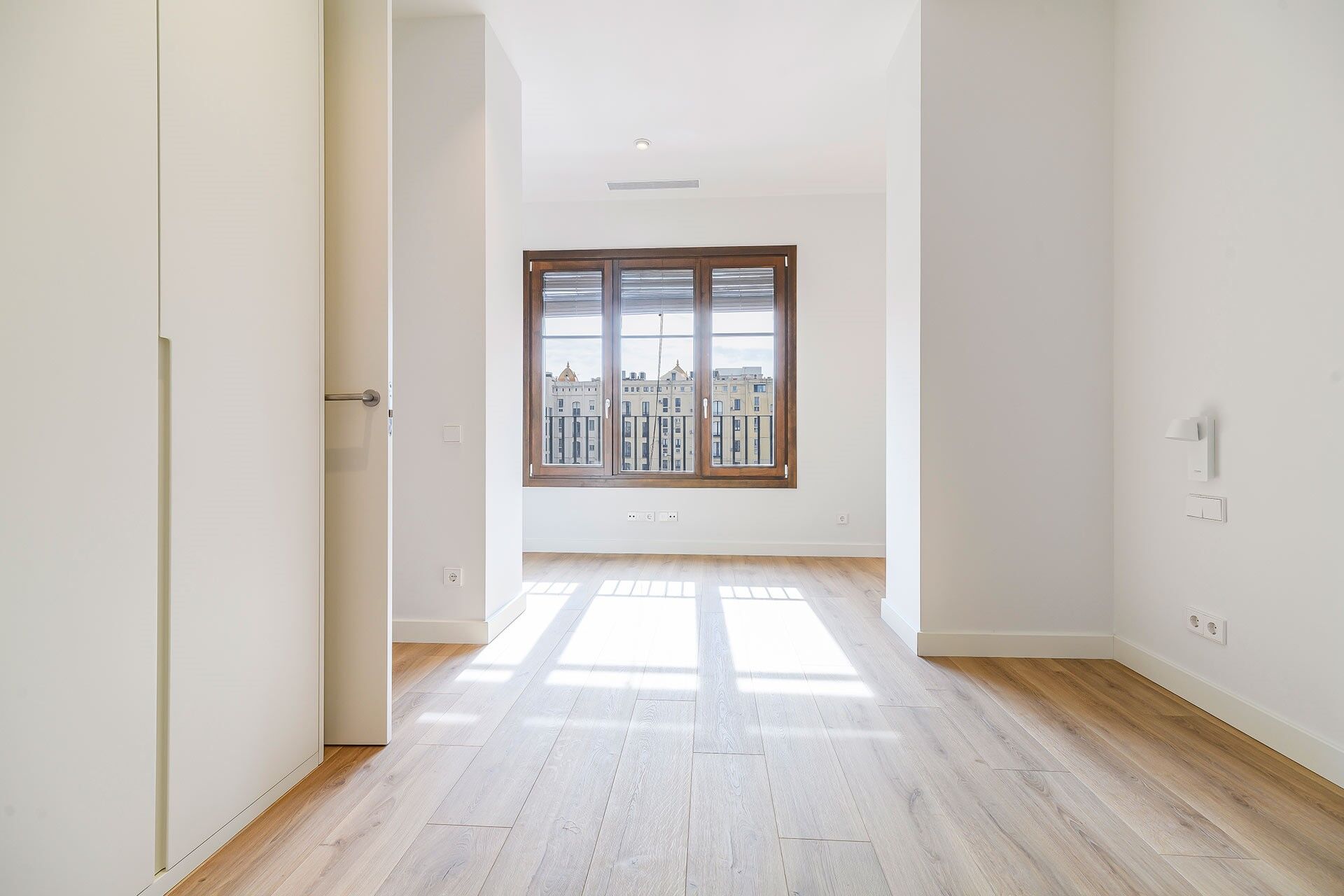 Penthouse with terrace in prime location next to Paseo de Gracia