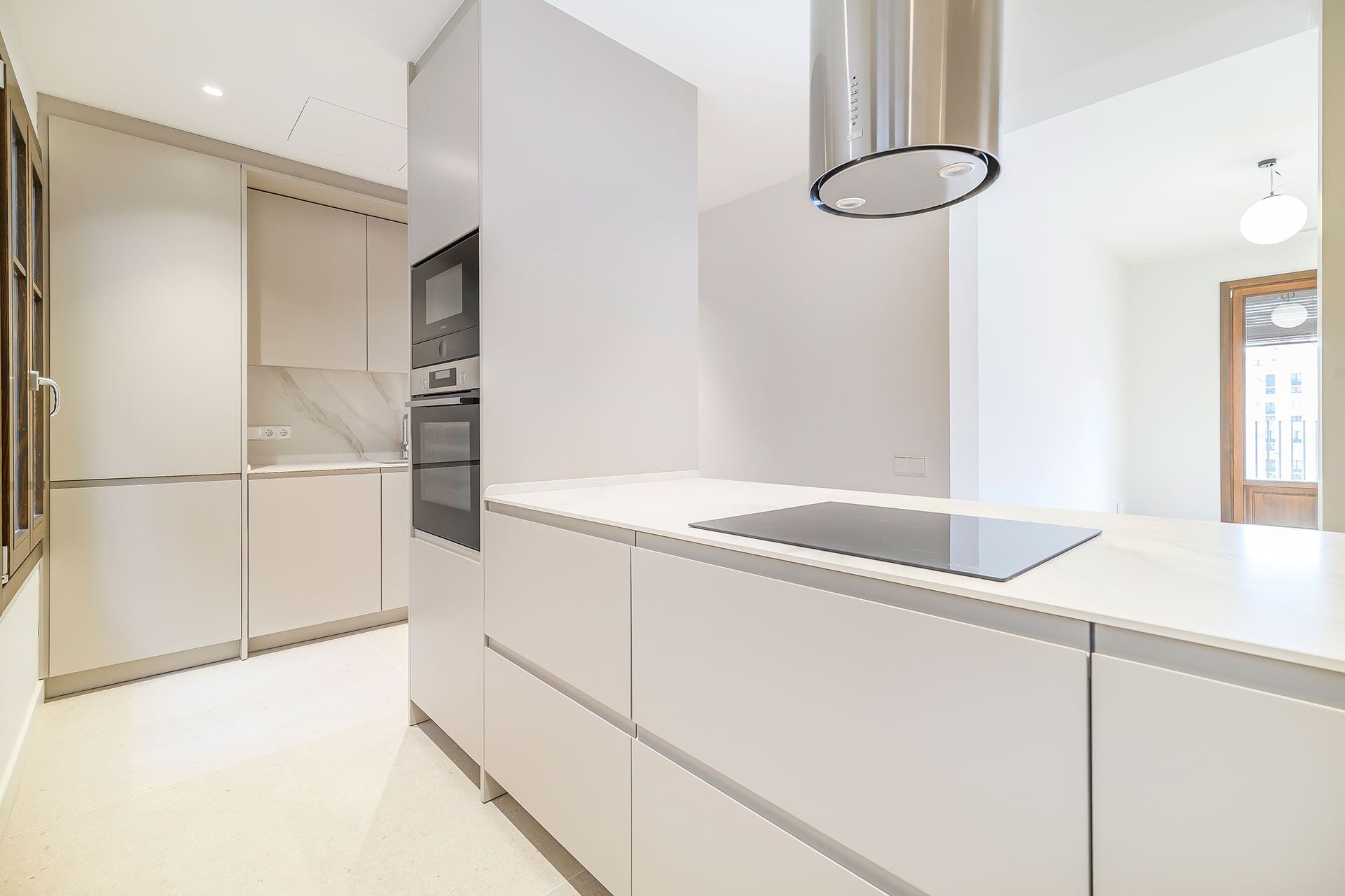 Penthouse with terrace in prime location next to Paseo de Gracia