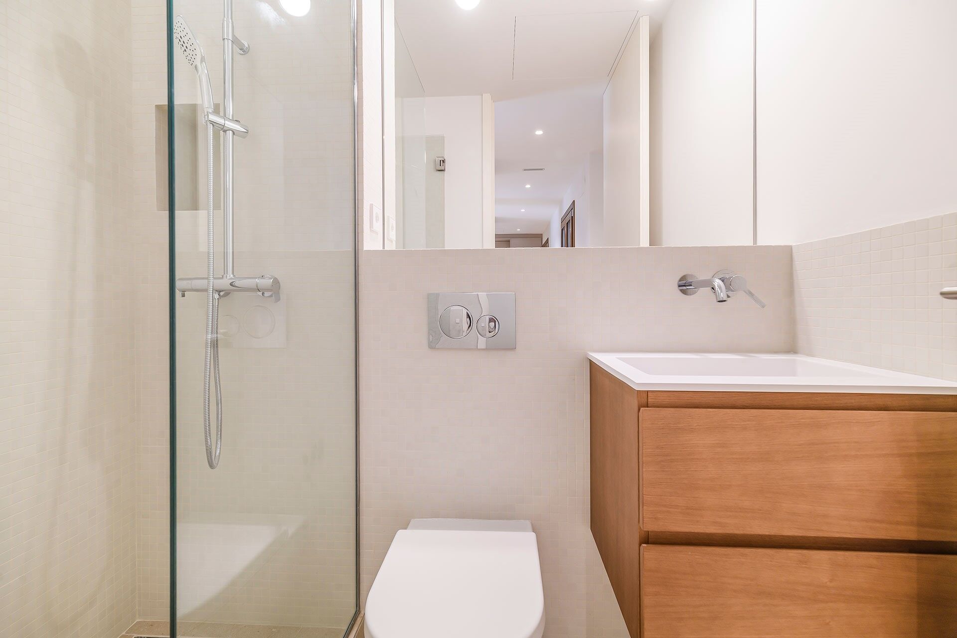 Penthouse with terrace in prime location next to Paseo de Gracia