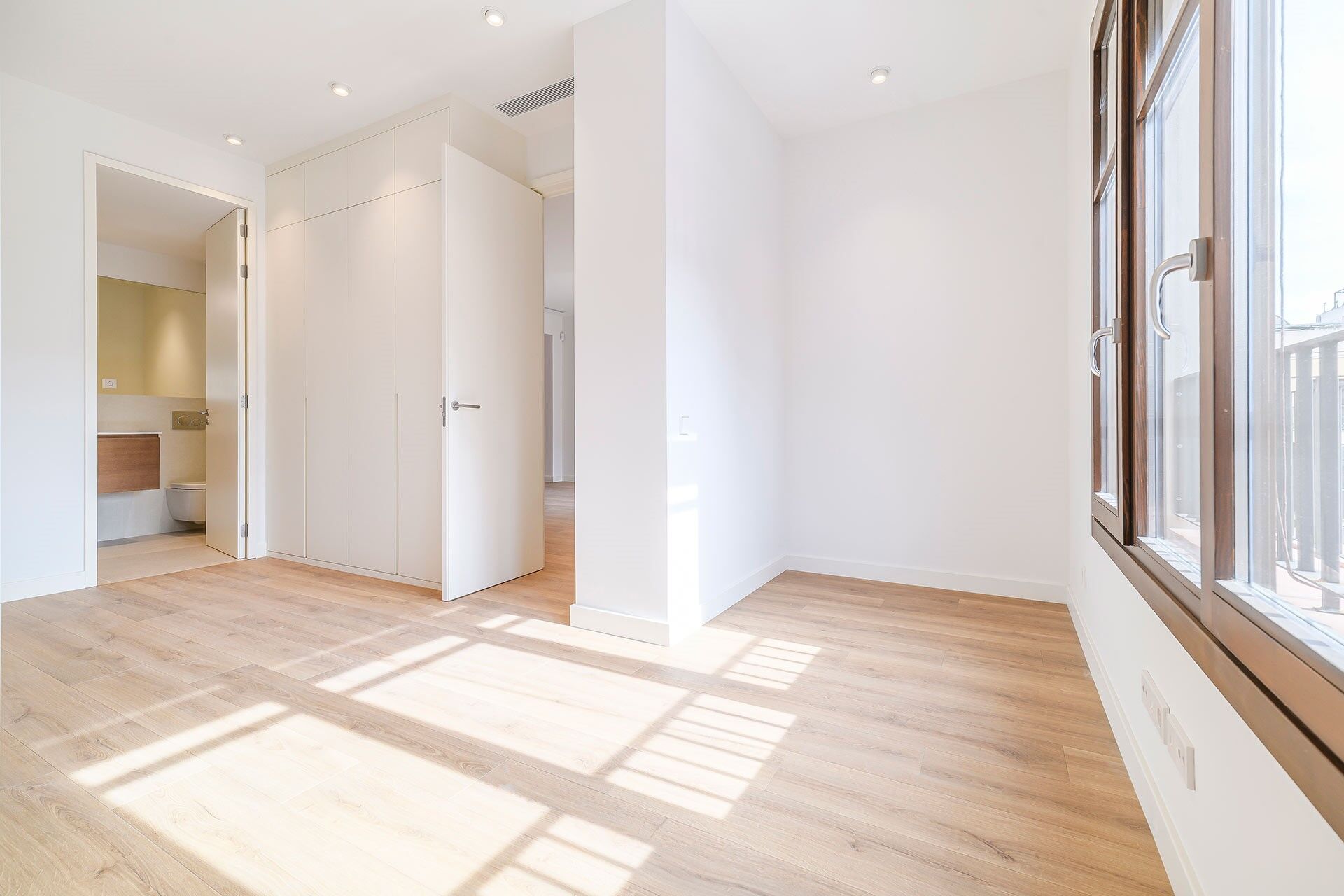 Penthouse with terrace in prime location next to Paseo de Gracia