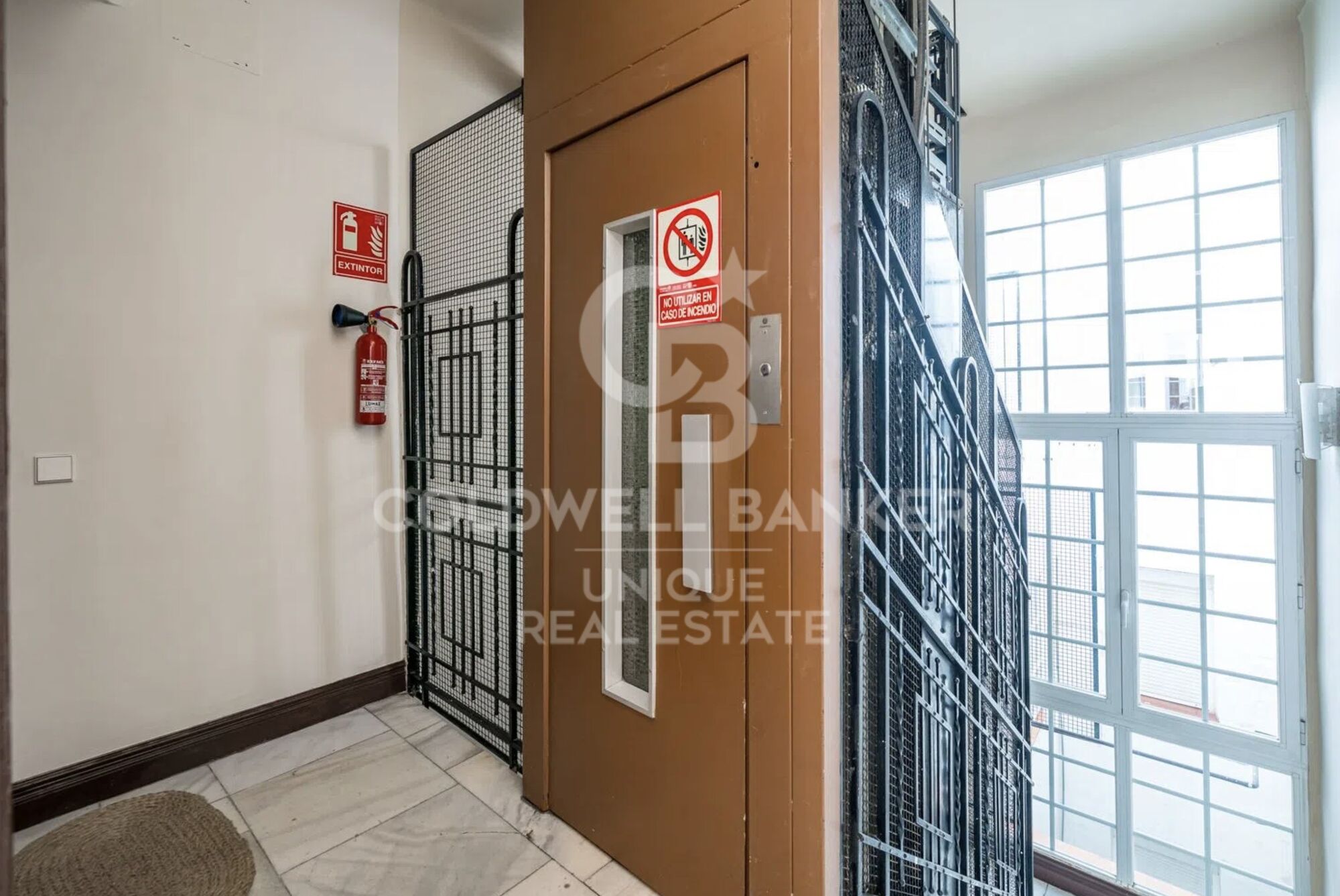 Two-bedroom penthouse with terrace in Goya, Madrid