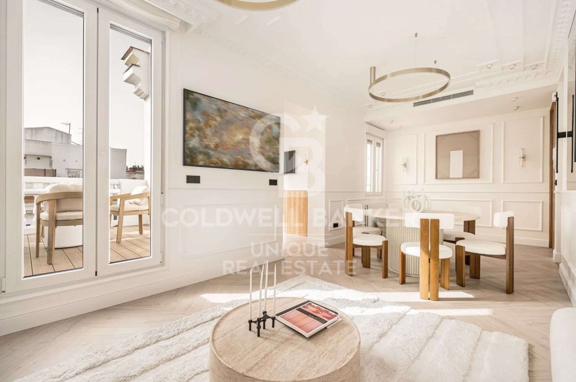 Two-bedroom penthouse with terrace in Goya, Madrid