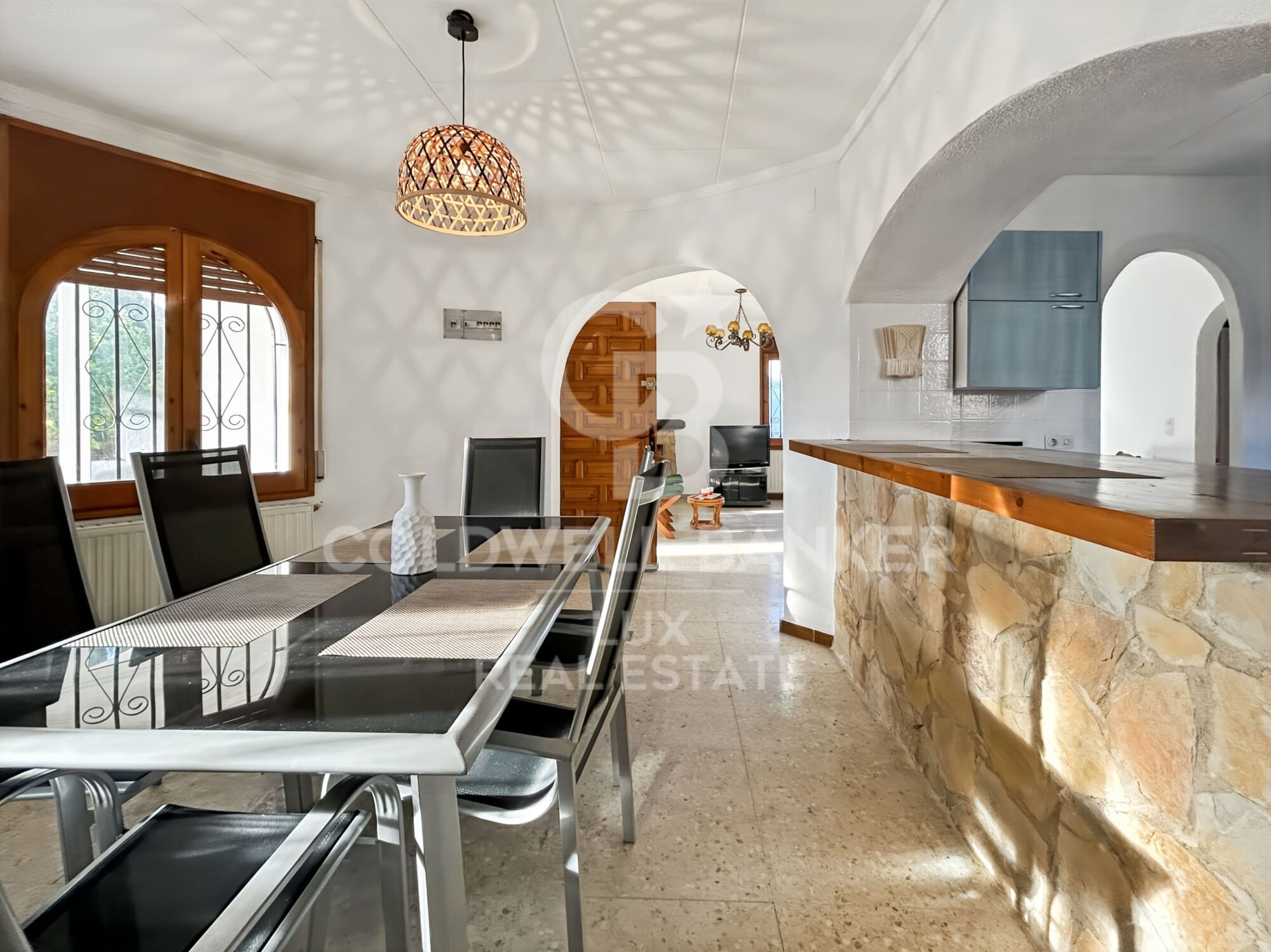 House with mooring and canal views to renovate in Empuriabrava