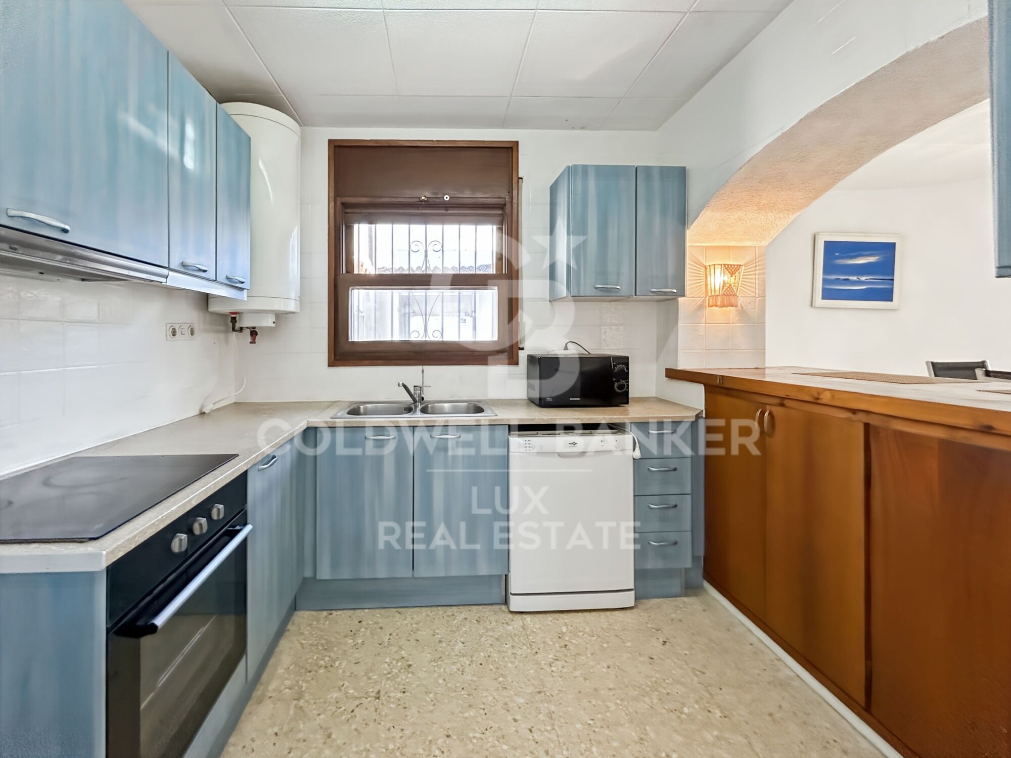 House with mooring and canal views to renovate in Empuriabrava