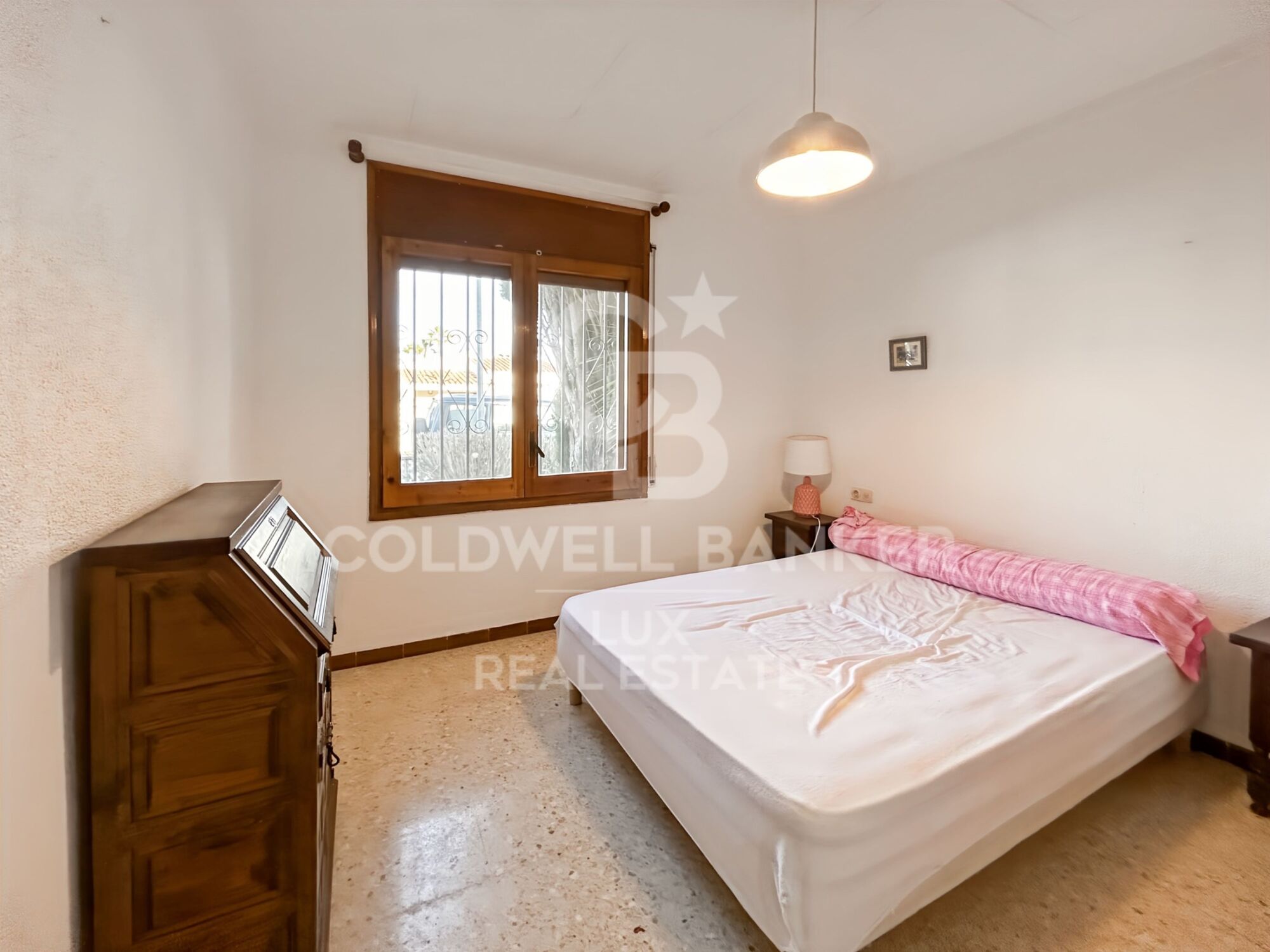 House with mooring and canal views to renovate in Empuriabrava