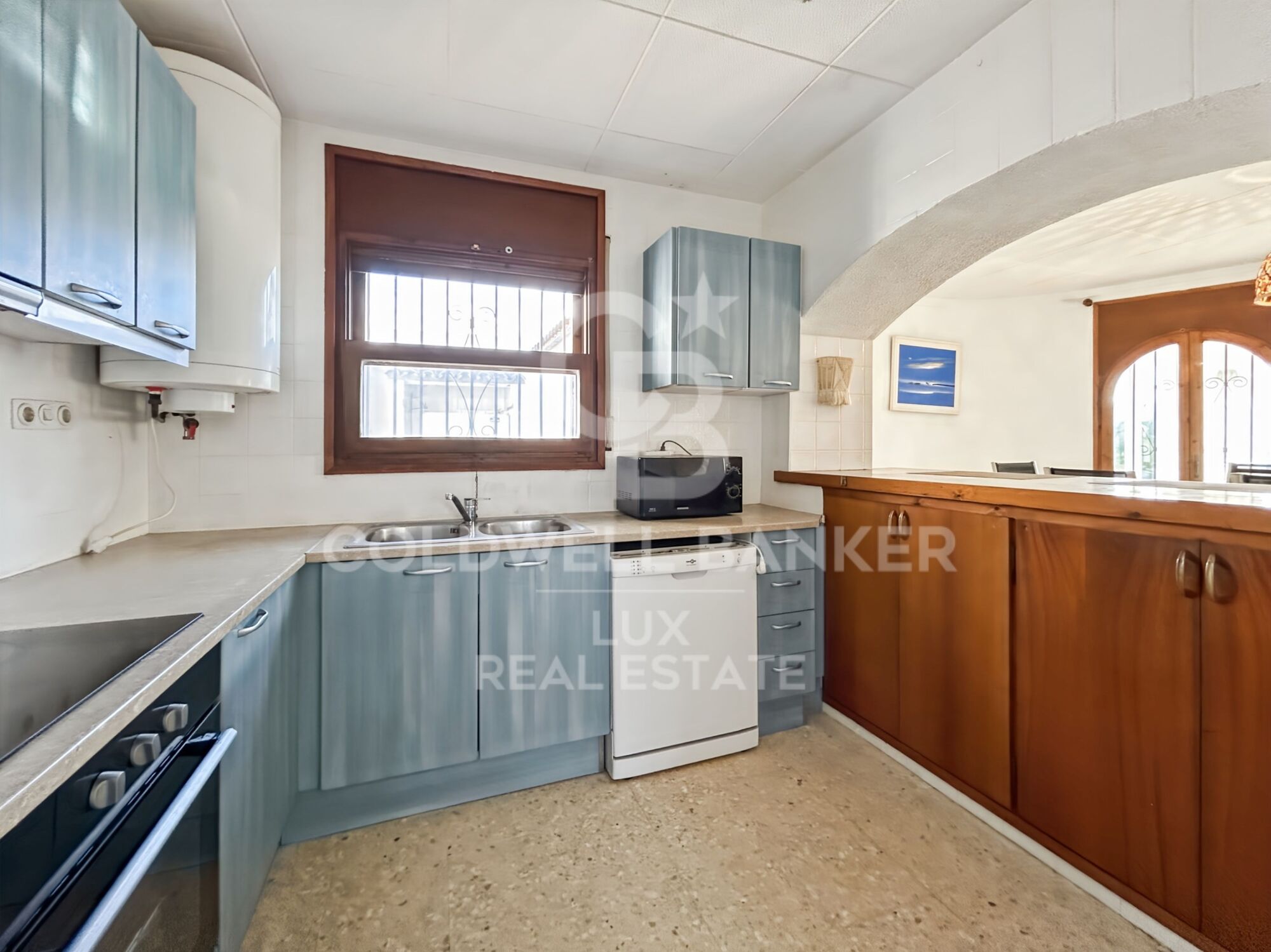 Casa con amarre y vistas al canal para reformar en Empuriabrava