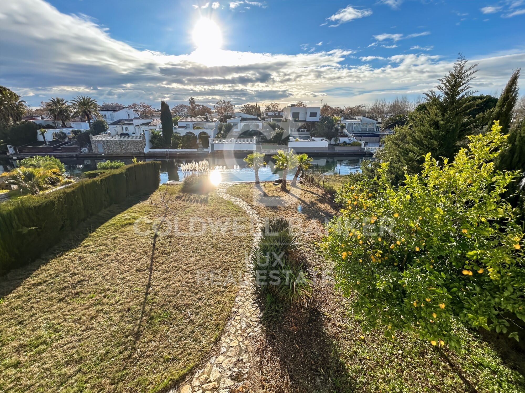 Maison avec amarre et vue canal à rénover à Empuriabrava