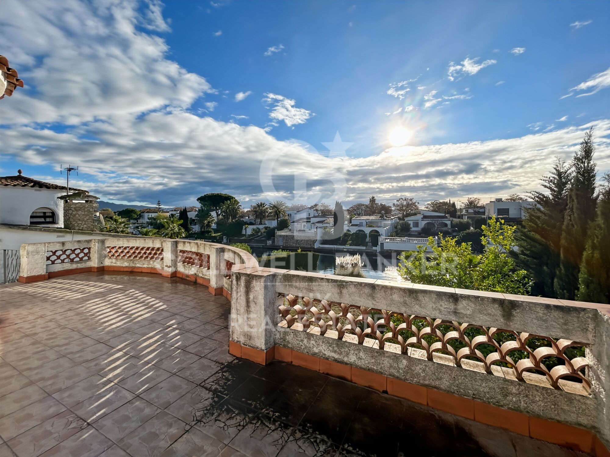 Maison avec amarre et vue canal à rénover à Empuriabrava