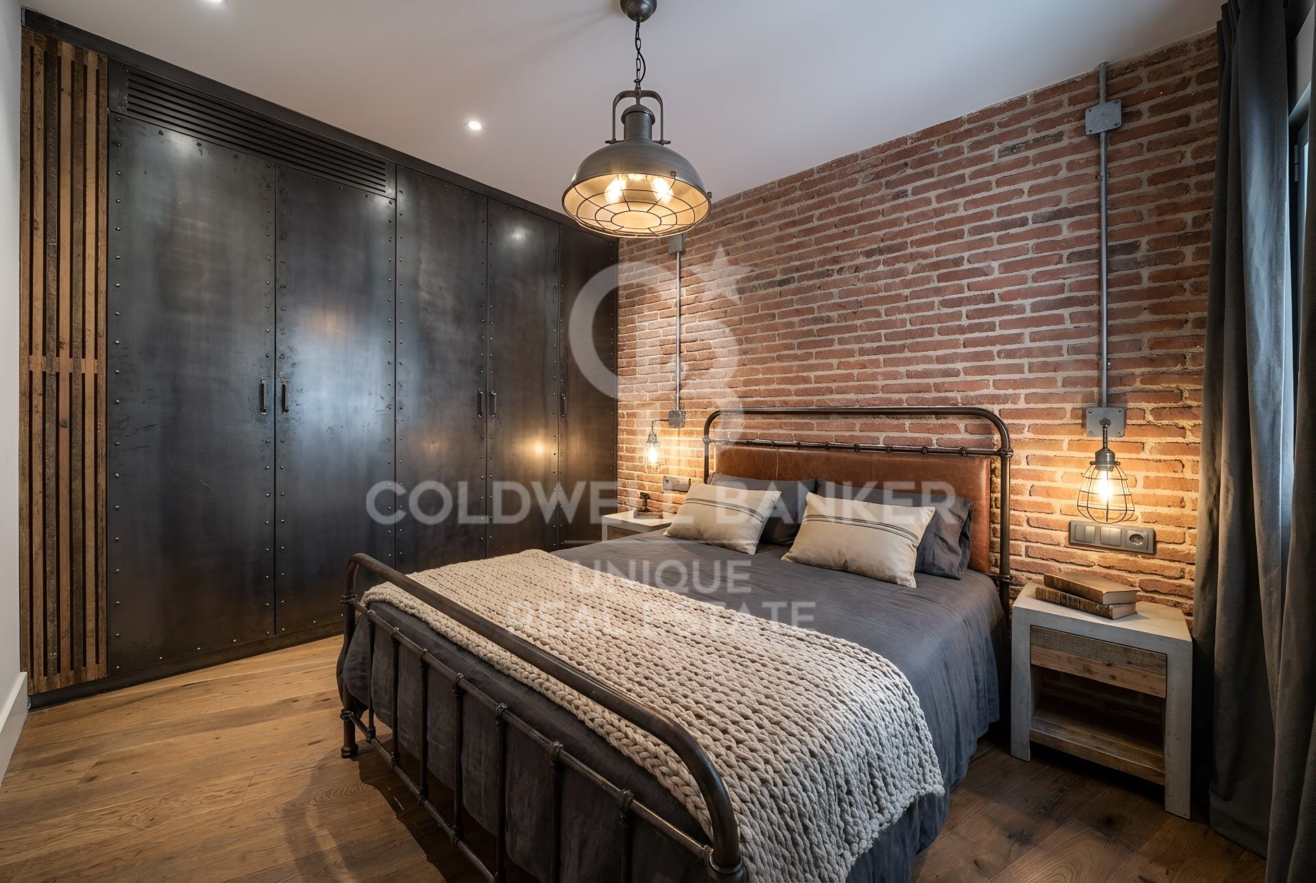 Renovated flat with 2 bedrooms and garage in the centre of Madrid