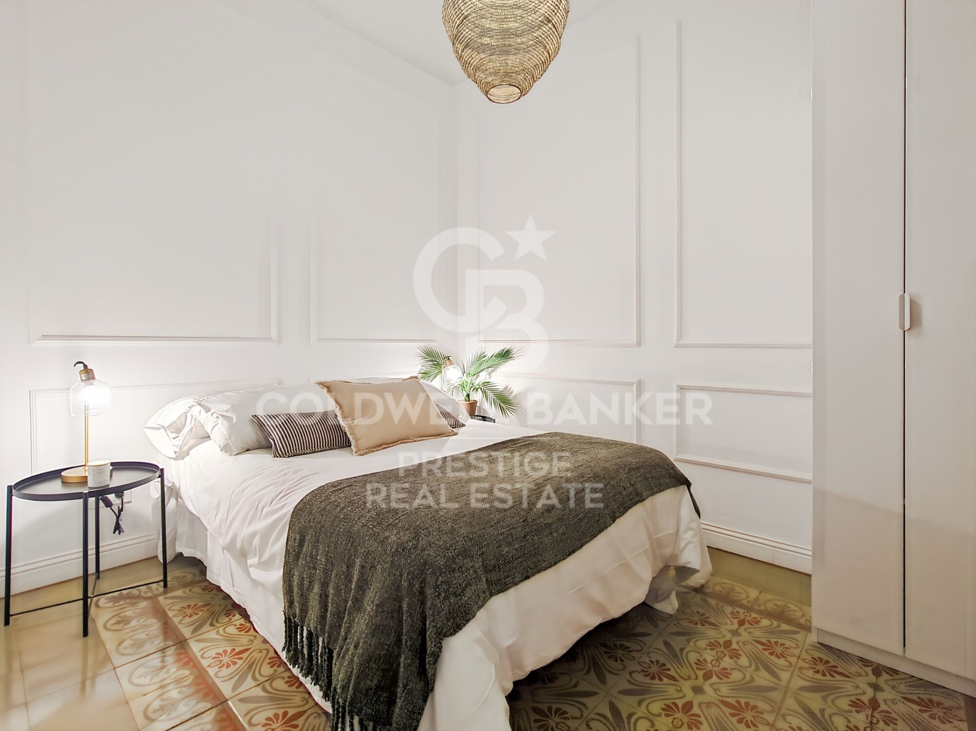 Appartement avec des éléments architecturaux représentatifs et balcon dans Eixample Esquerra