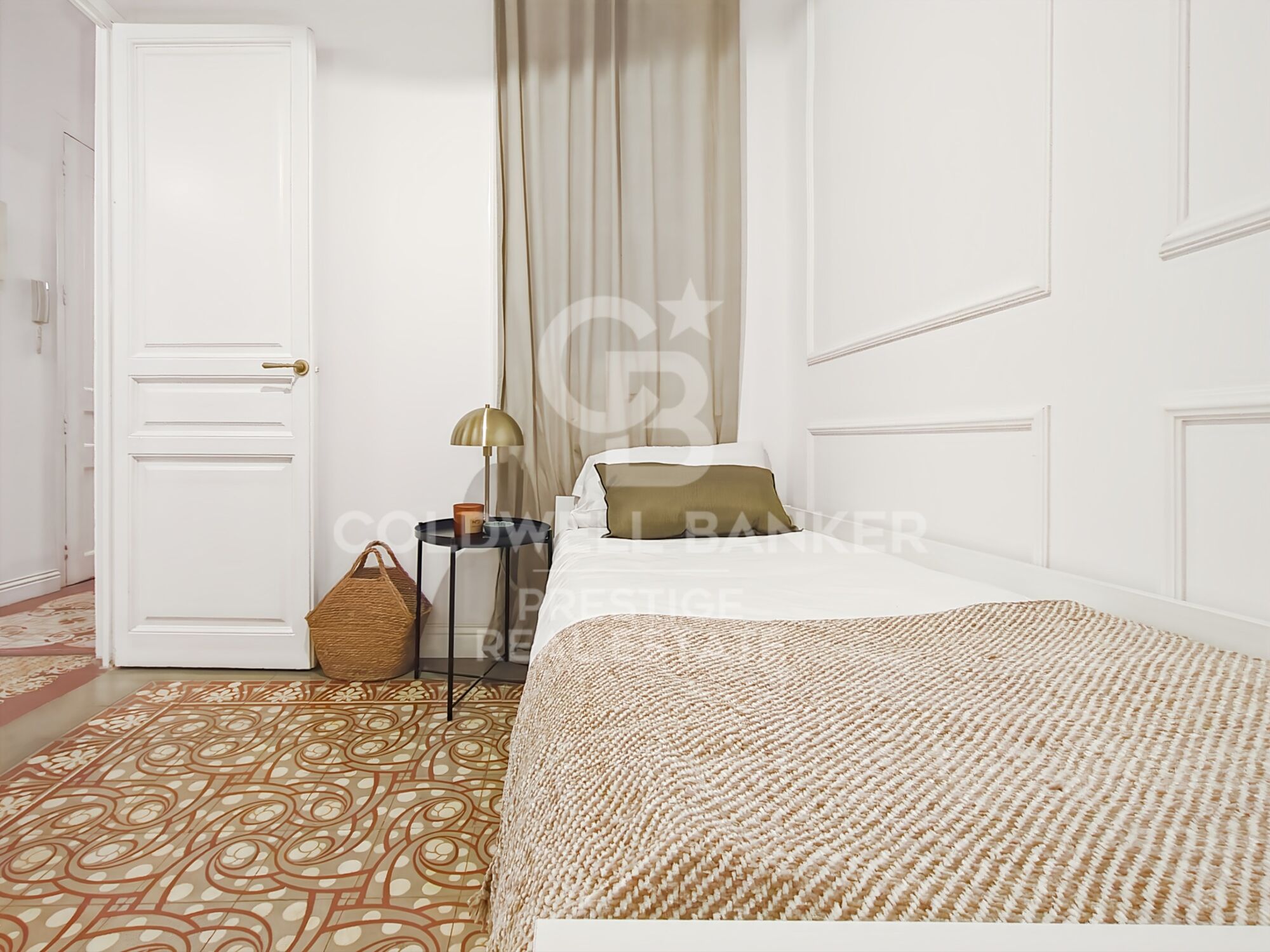 Appartement avec des éléments architecturaux représentatifs et balcon dans Eixample Esquerra