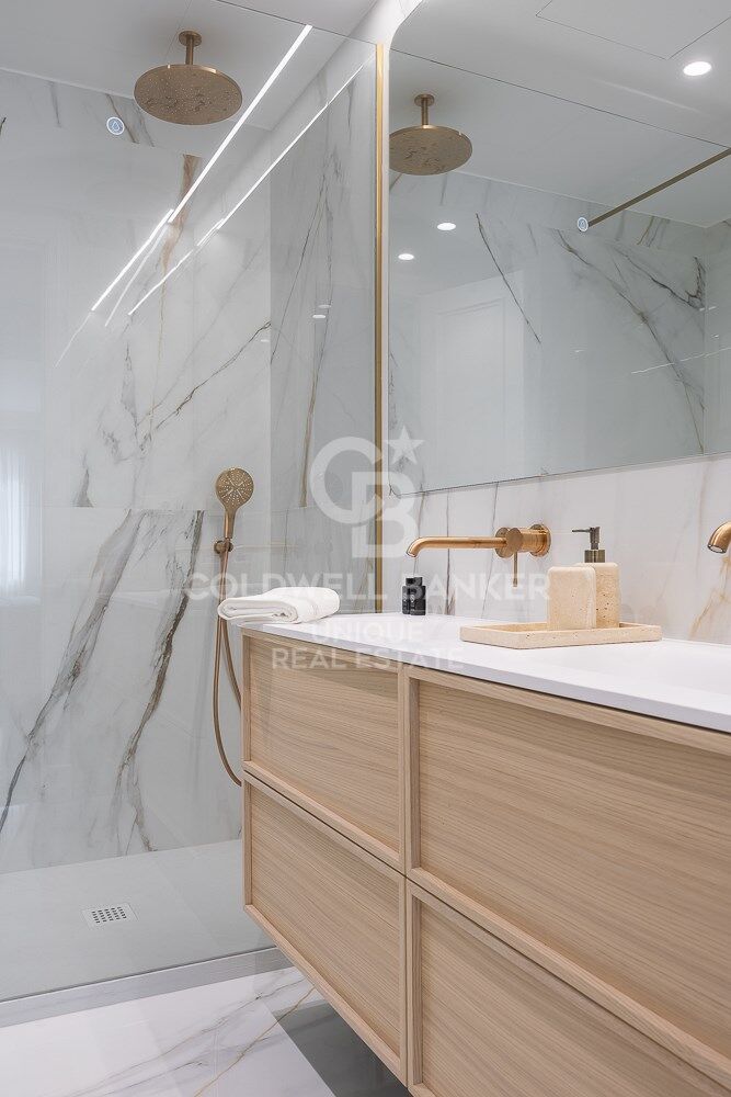 Renovated 4-bedroom flat with terrace in the exclusive neighbourhood of Recoletos, Madrid