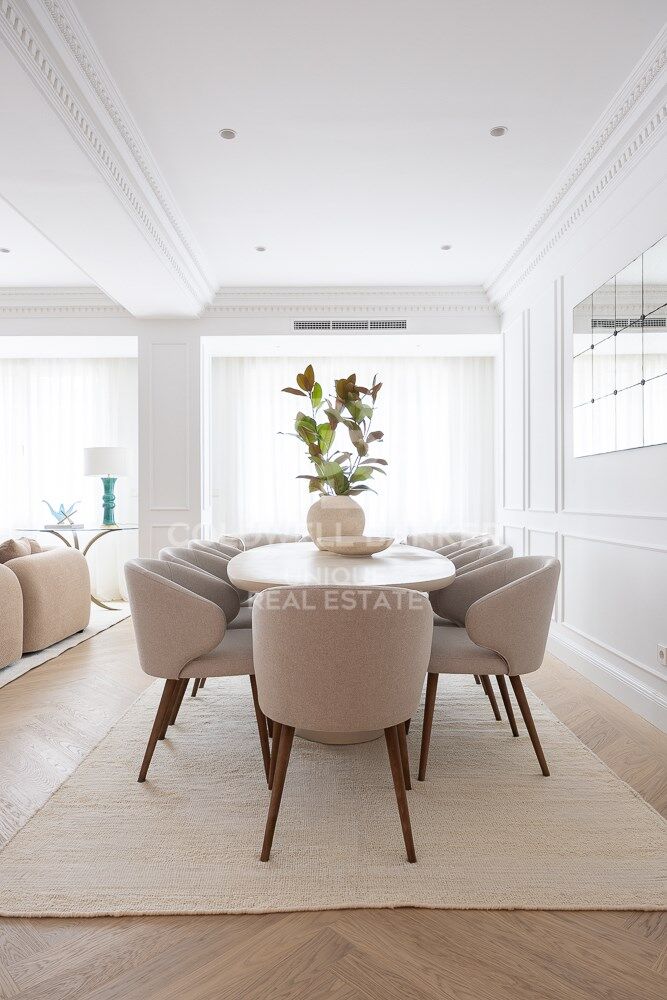 Renovierte 4-Zimmer-Wohnung mit Terrasse in der exklusiven Nachbarschaft von Recoletos, Madrid