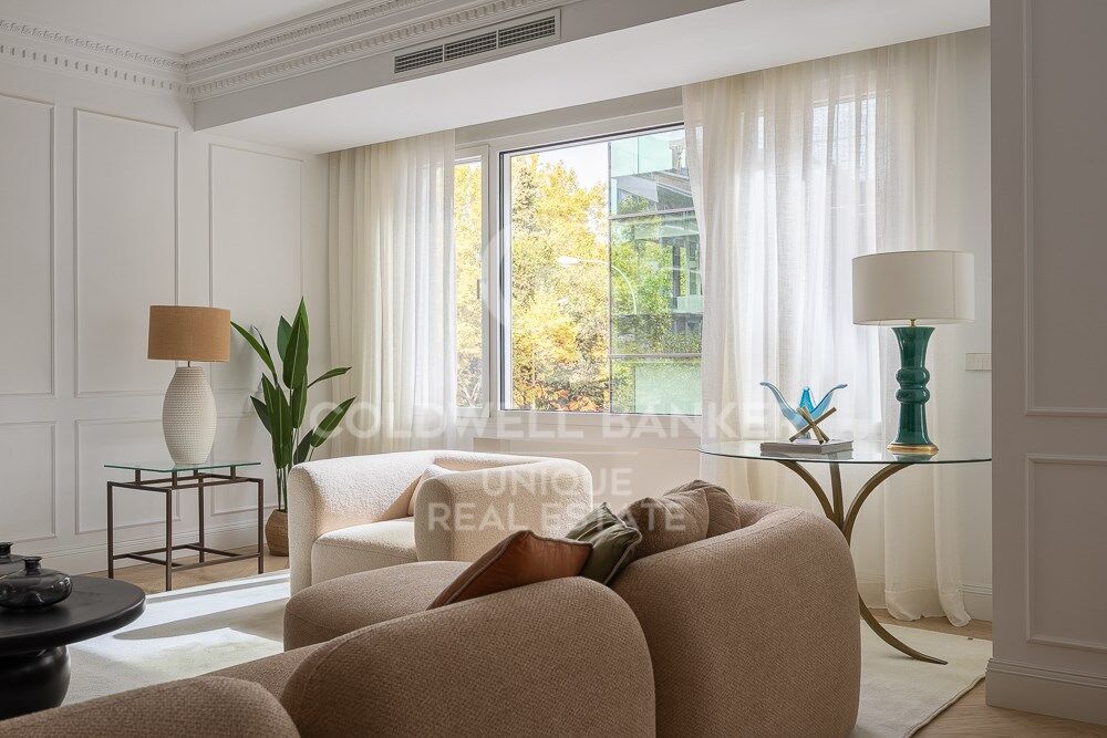 Renovierte 4-Zimmer-Wohnung mit Terrasse in der exklusiven Nachbarschaft von Recoletos, Madrid