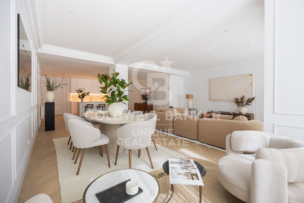 Appartement rénové de 4 chambres avec terrasse dans le quartier exclusif de Recoletos, Madrid