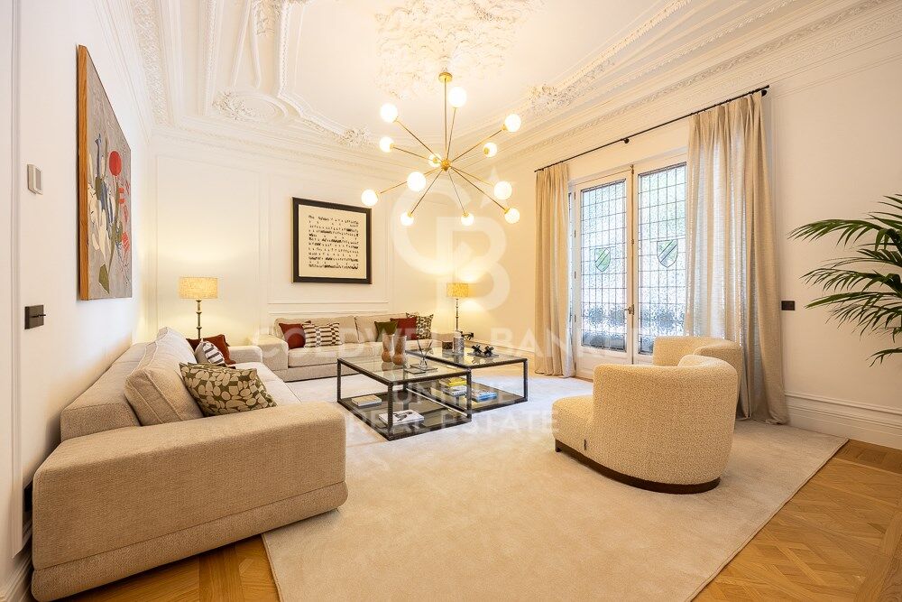 Appartement rénové de 4 chambres avec terrasse dans le quartier exclusif de Recoletos, Madrid