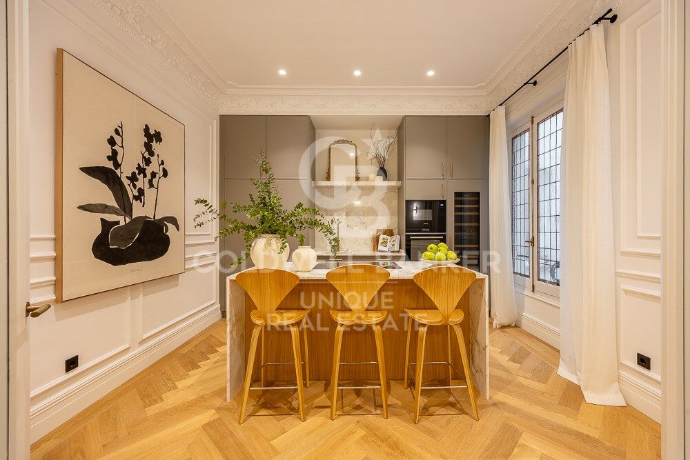 Appartement rénové de 4 chambres avec terrasse dans le quartier exclusif de Recoletos, Madrid
