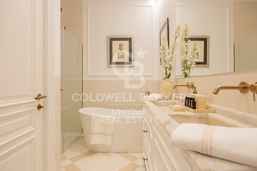 Appartement rénové de 4 chambres avec terrasse dans le quartier exclusif de Recoletos, Madrid